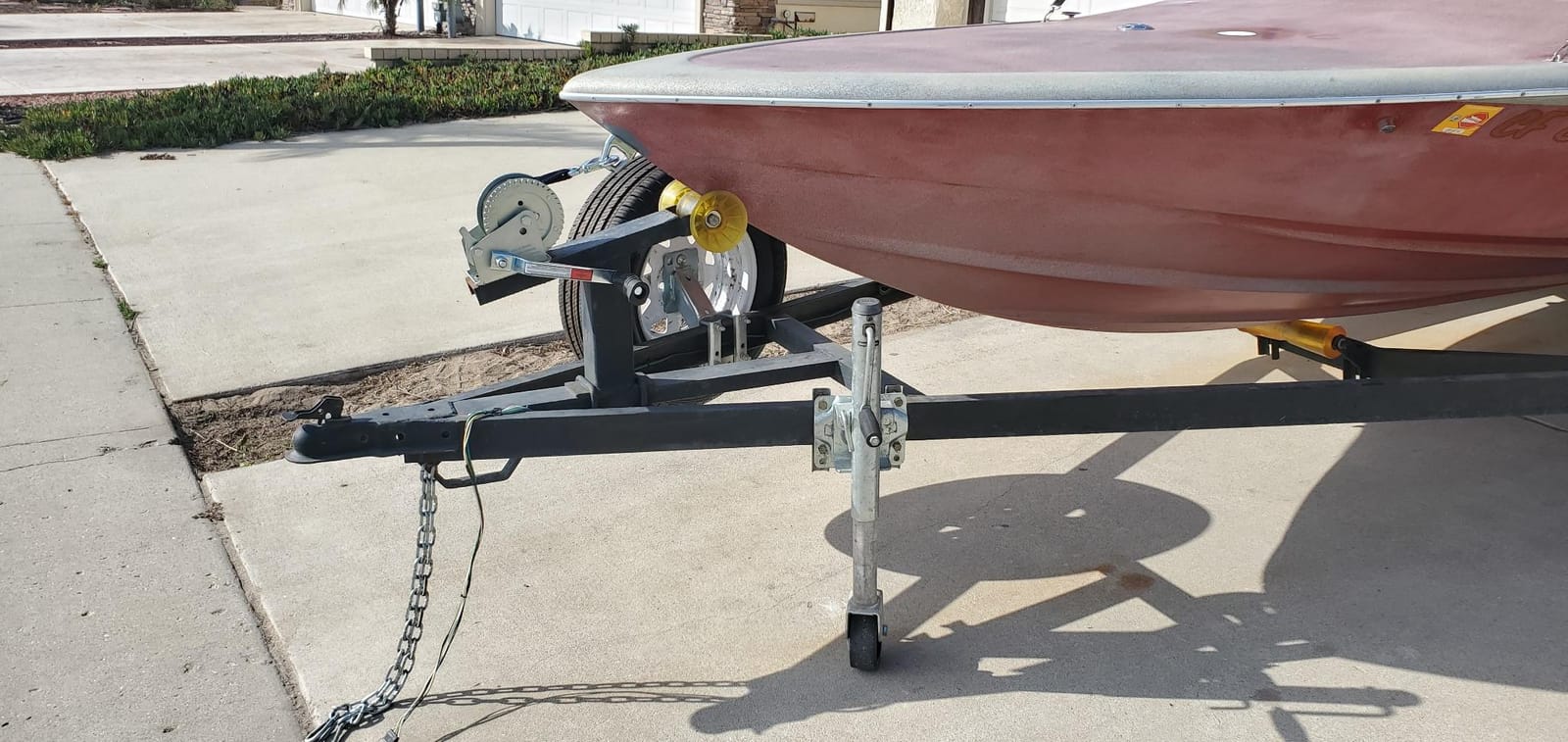 Camco 2000lb Boat Trailer Winch - Manual Hand Crank Boat Winch Features 20-Foot Strap & 2-Way Ratchet - 2,000lb Weight Capacity - Boat Trailer Accessories (50000) customer photo 1