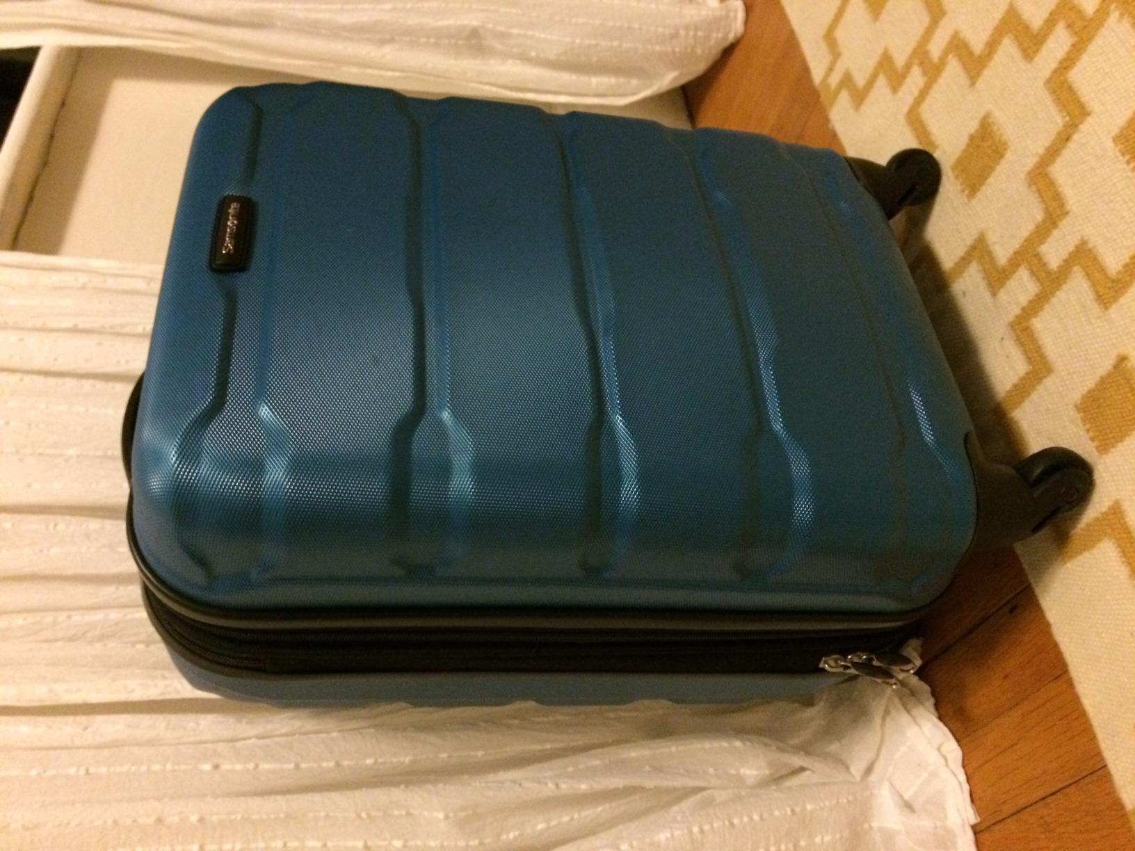 Samsonite Omni PC Hardside Expandable Luggage with Spinner Wheels, Navy, Checked-Medium 24-Inch customer photo 2