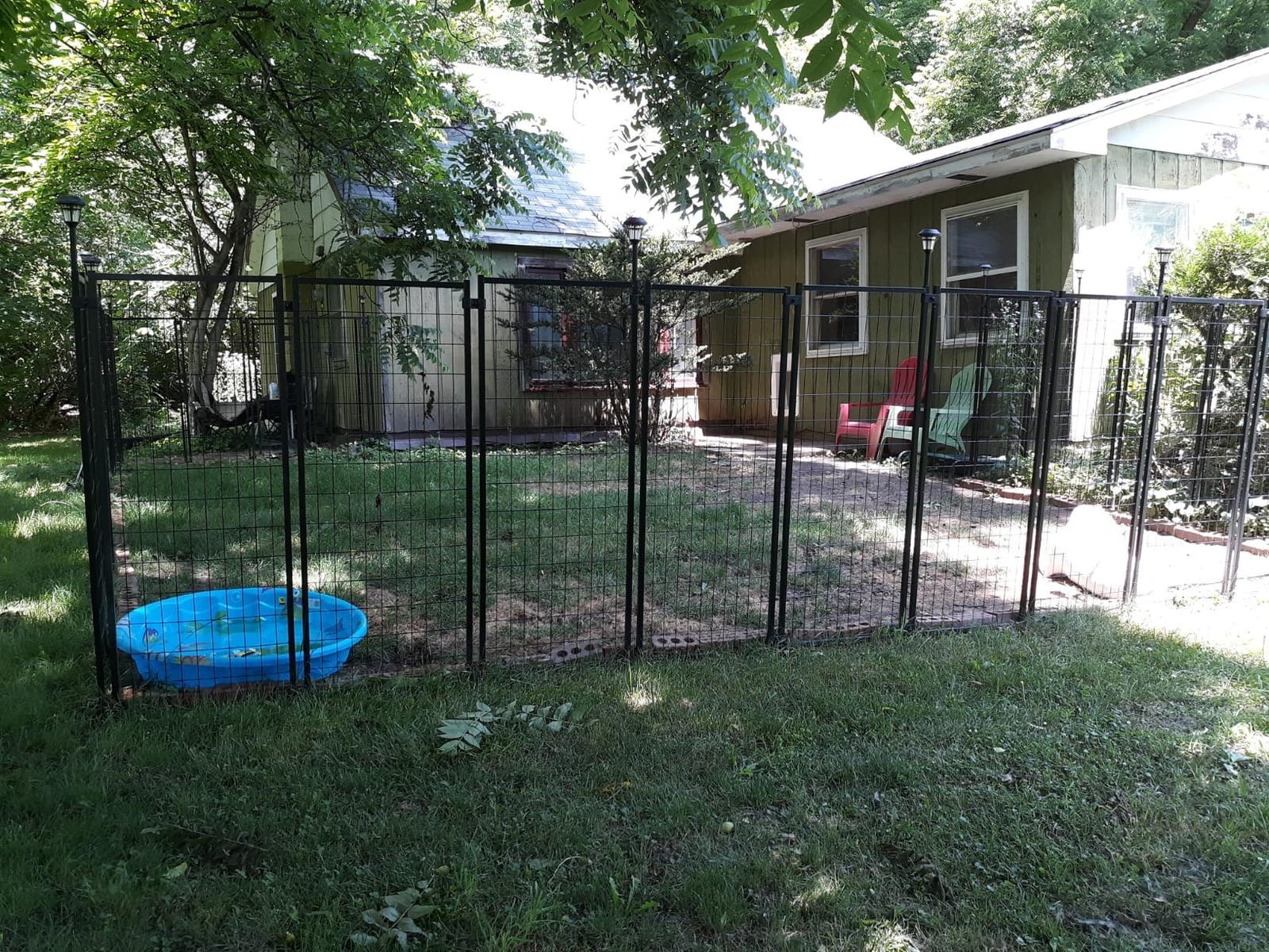 PawHut Outdoor Dog Kennel with Roof, 4' x 4' x 6' Heavy Duty Welded Wire Dog Playpen Enclosure with Escape-Proof Lock, UV-Resistant & Waterproof Cover, for Medium Dogs, Chickens, Ducks, Silver customer photo 2