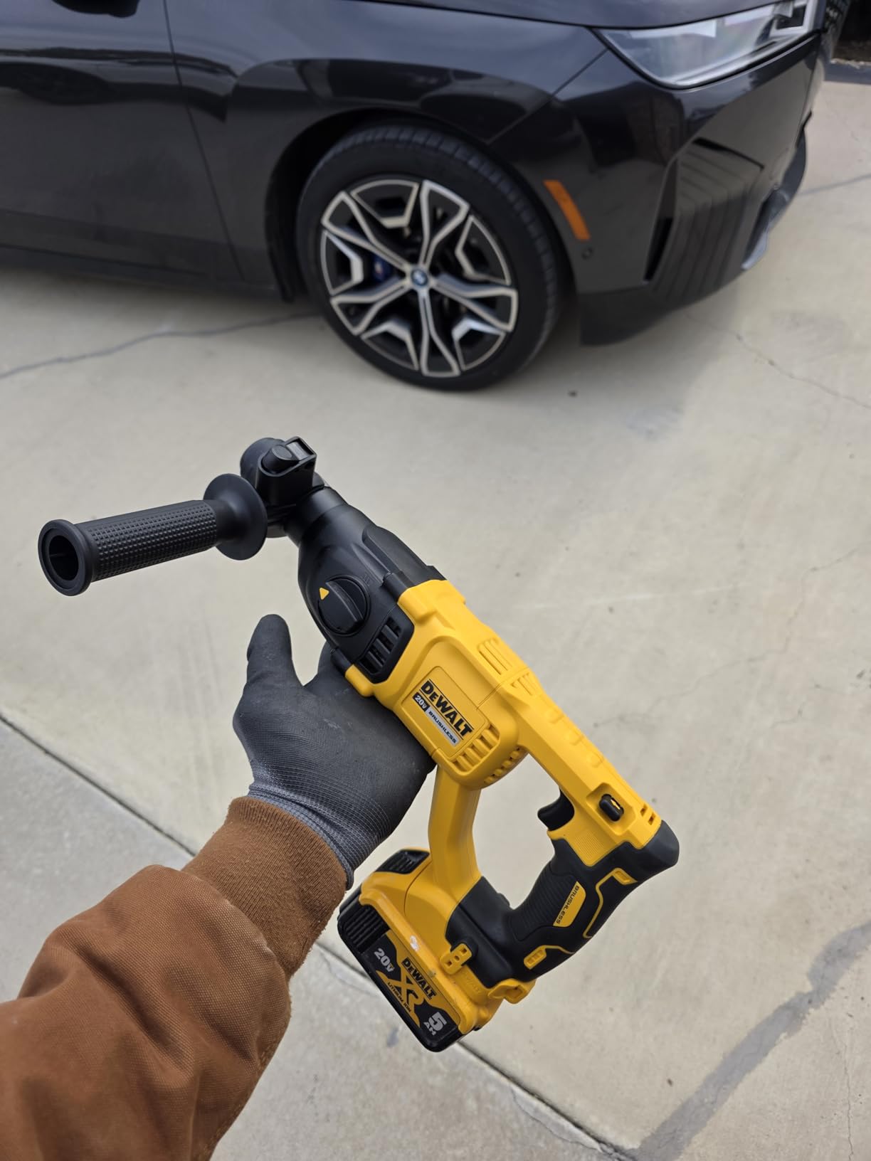 DEWALT 20V MAX SDS Plus 1 Inch Cordless Rotary Hammer with D-Handle, Bare Tool Only (DCH133B) customer photo 1