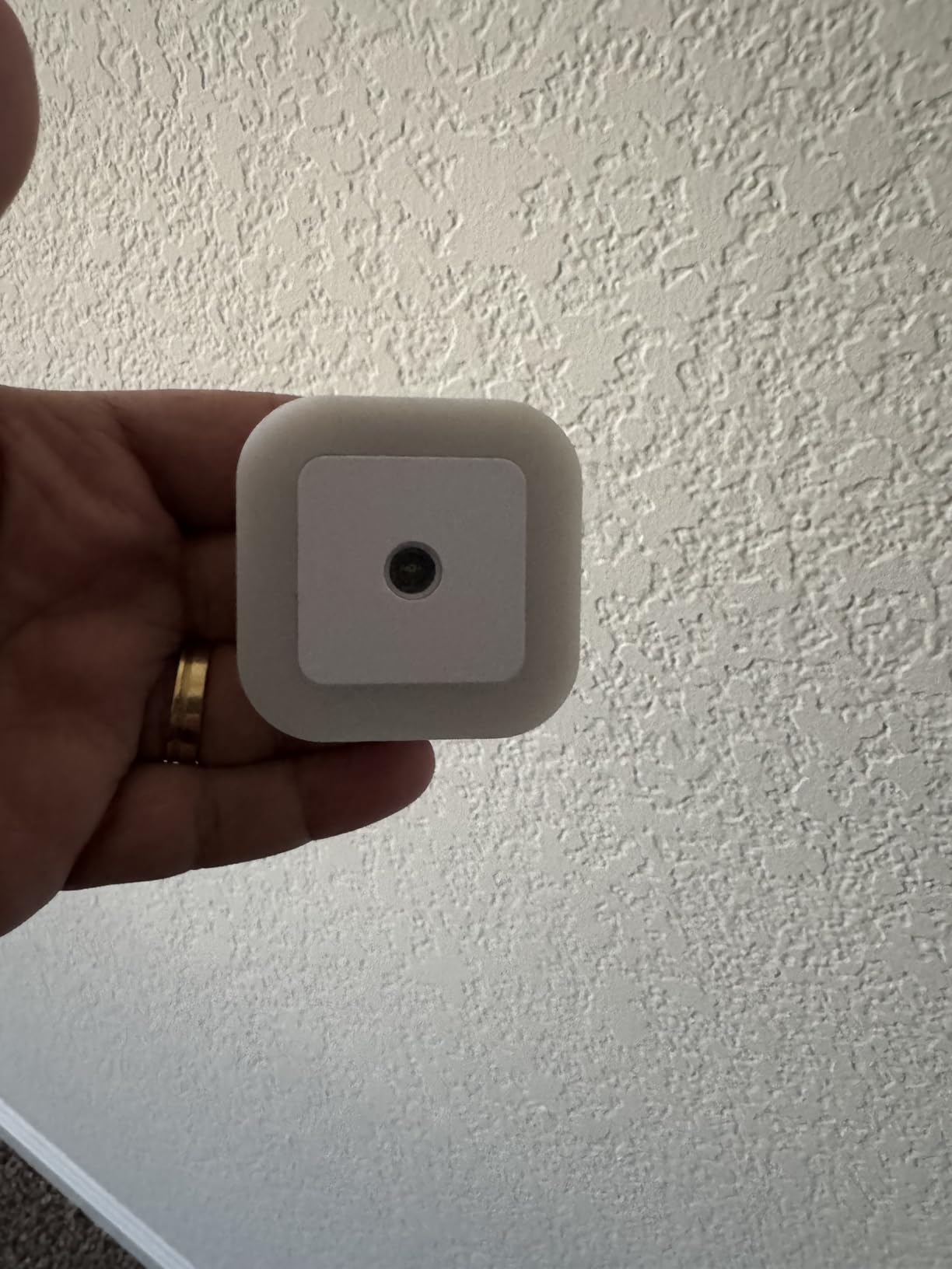 Uigos LED Night Light Lamp with Smart Sensor Dusk to Dawn Sensor, Daylight White, 0.5W Plug-in, 6-Pack customer photo 1