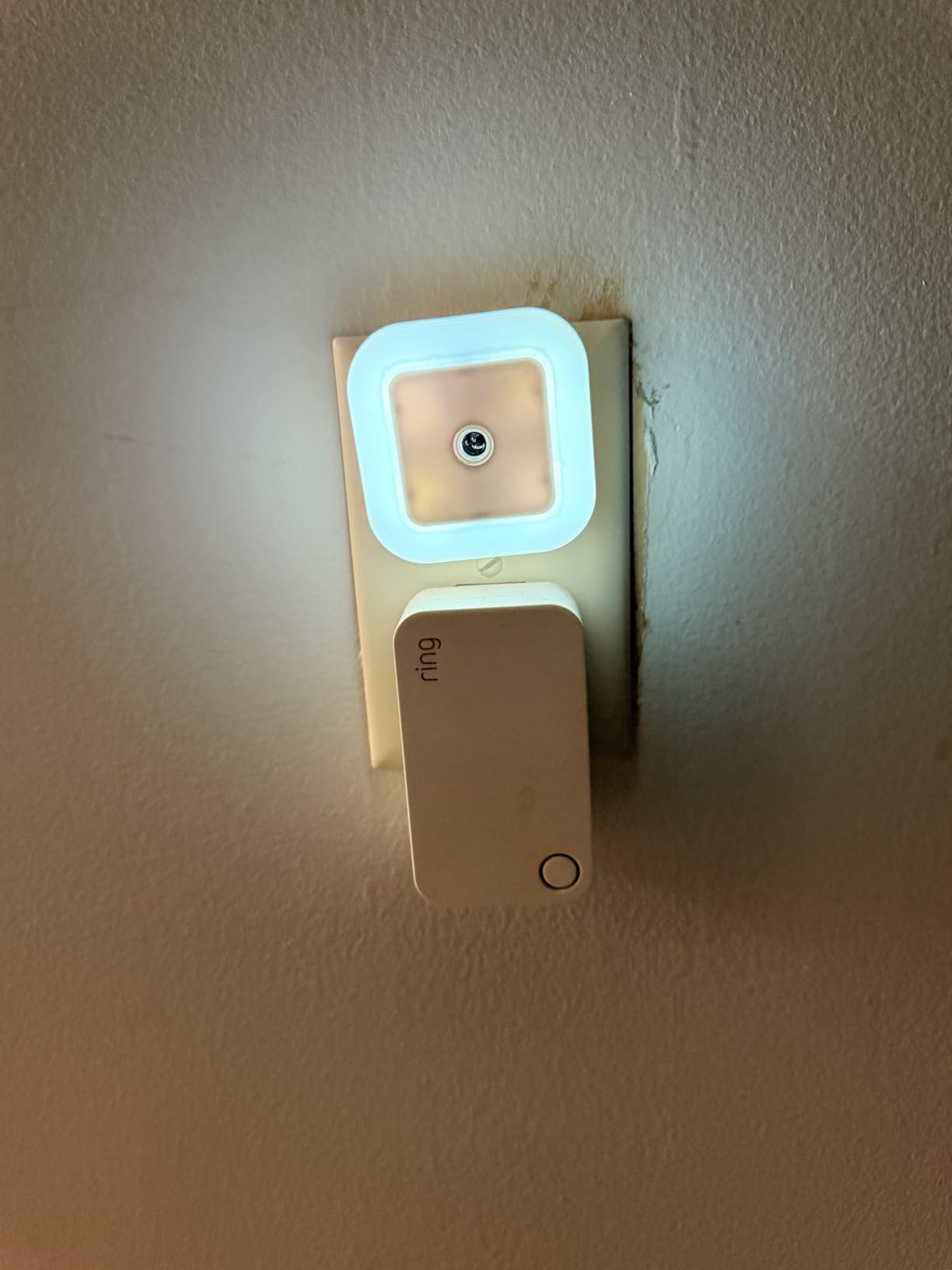 Uigos LED Night Light Lamp with Smart Sensor Dusk to Dawn Sensor, Daylight White, 0.5W Plug-in, 6-Pack customer photo 2