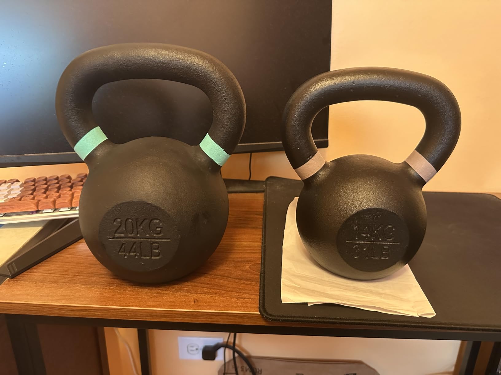 Yes4All Powder Coated Cast Iron Kettlebell, Single Deep Blue, 40 KG / 88 LB customer photo 2