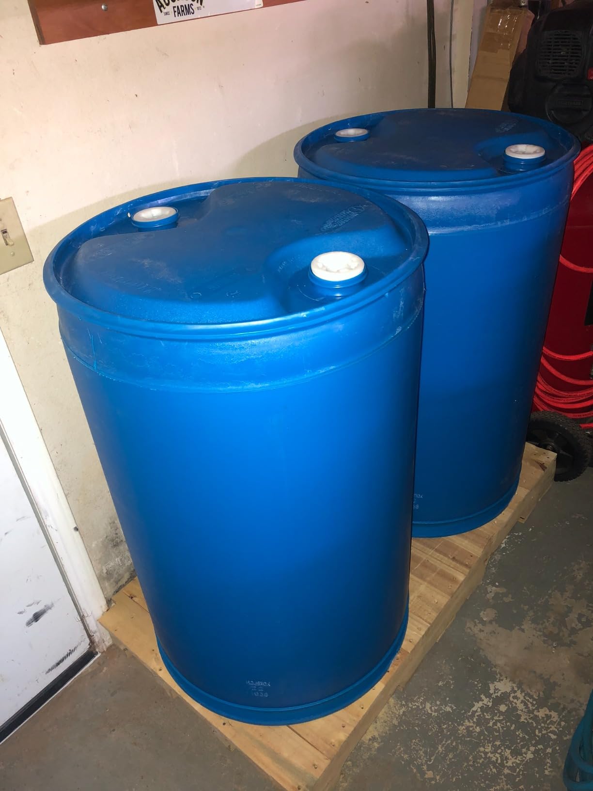Augason Farms lon Water Storage Barrel - BPA-Free Plastic Barrel 55-Gallon customer photo 2
