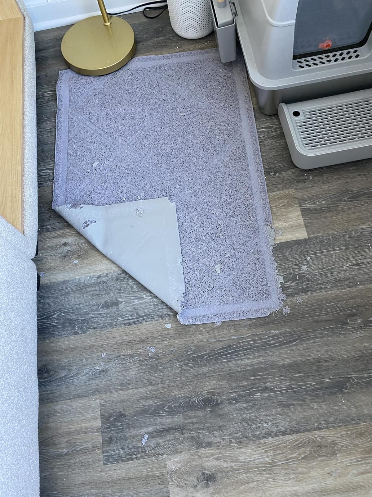 Amazon Basics Less-Mess Litter Trapping Cat Litter Box Mat, Soft on Kitty Paws, Waterproof, Scatter Control, 24