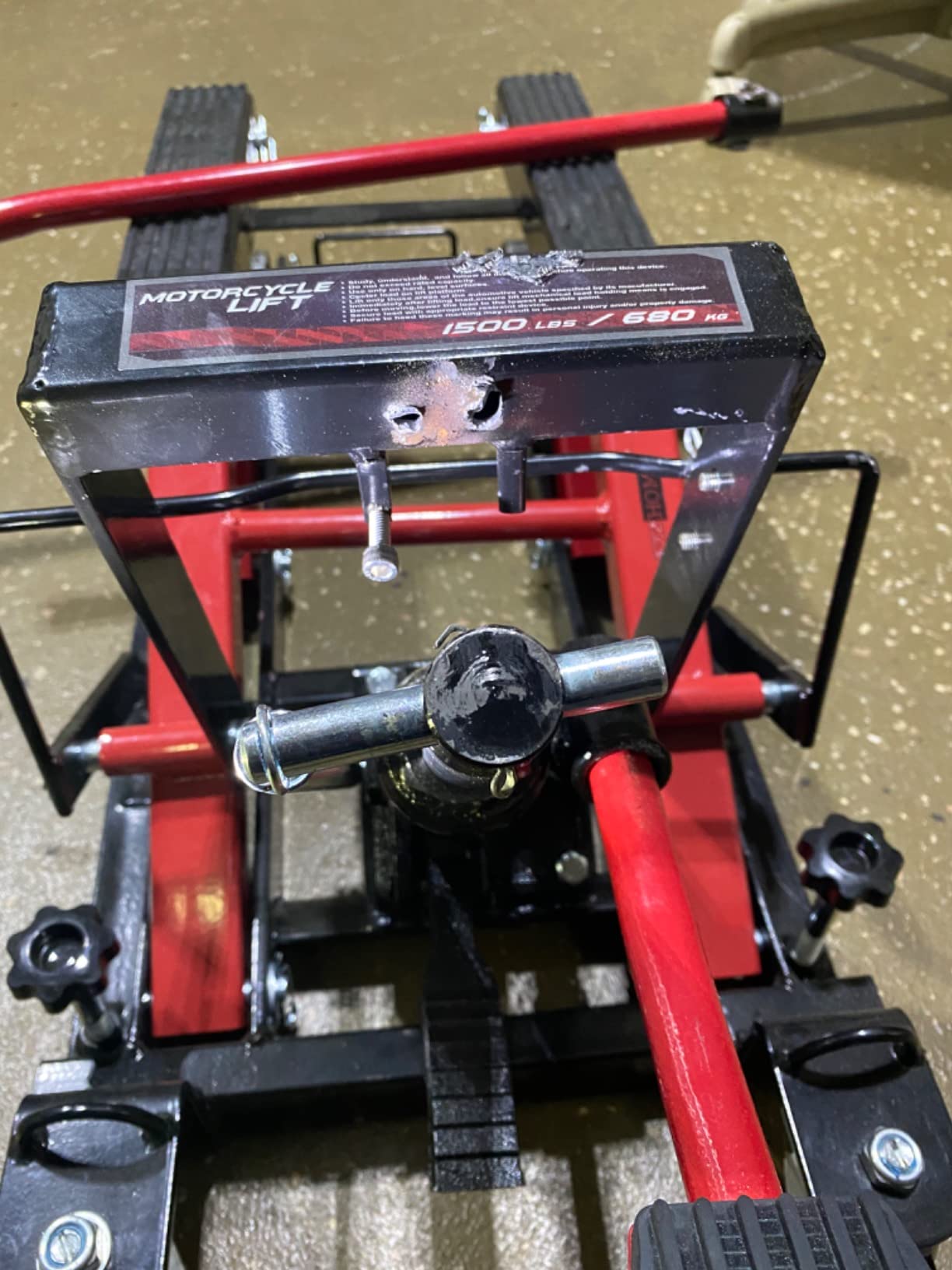 VIVOHOME 1500 LBS Hydraulic Motorcycle Lift Jack | Heavy-Duty Steel ATV Lift Stand with Wheels & Handle, for Motorcycles, Dirt Bikes, ATVs (Red) customer photo 1