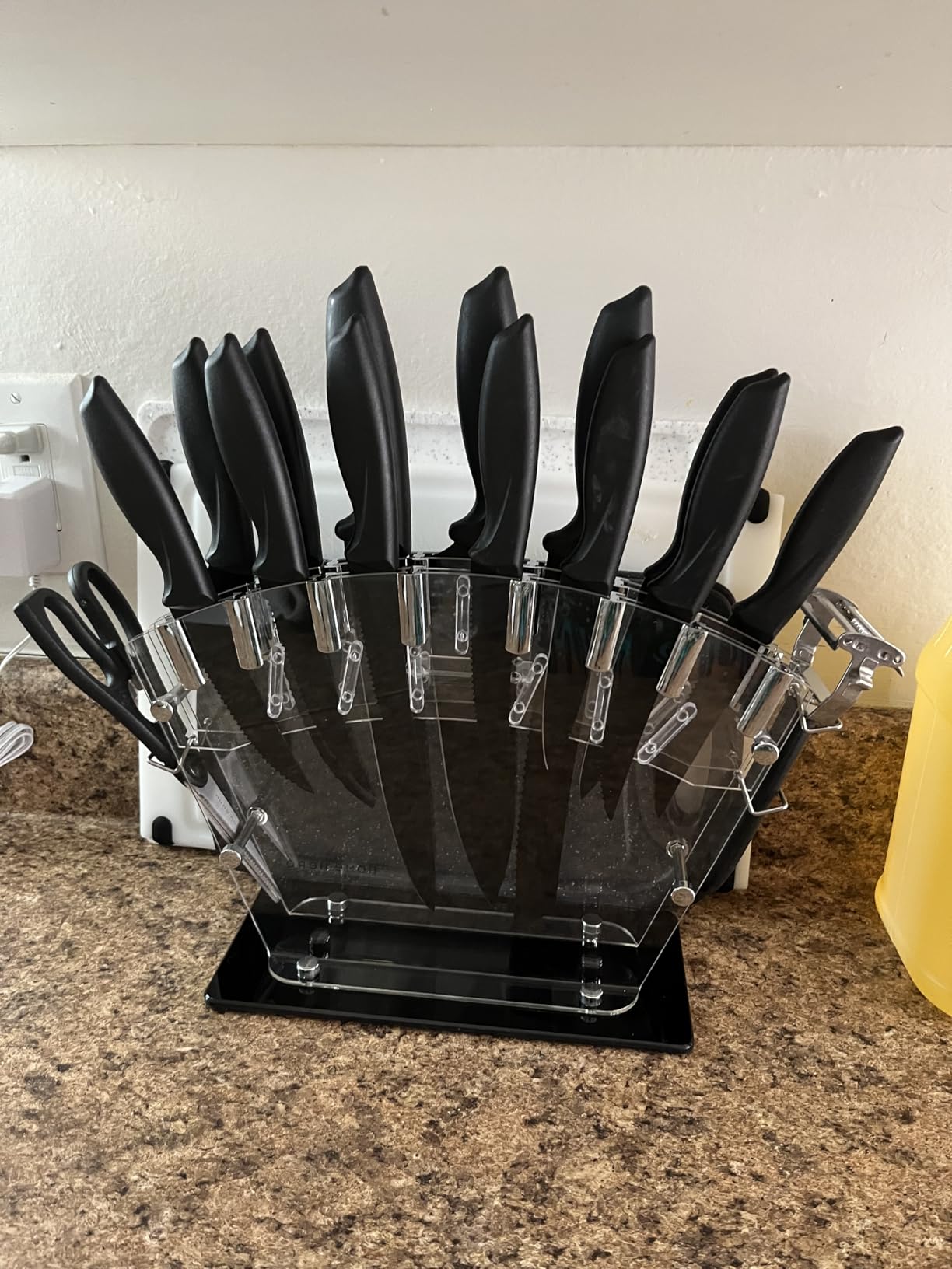 Home Hero Kitchen Knife Set - High Carbon Stainless Steel Blades & Built-In Sharpener - Ergonomic Handles & Cutlery Block Storage - Precision Cooking Prep with Chef Knife - 20 Pc, Black customer photo 1