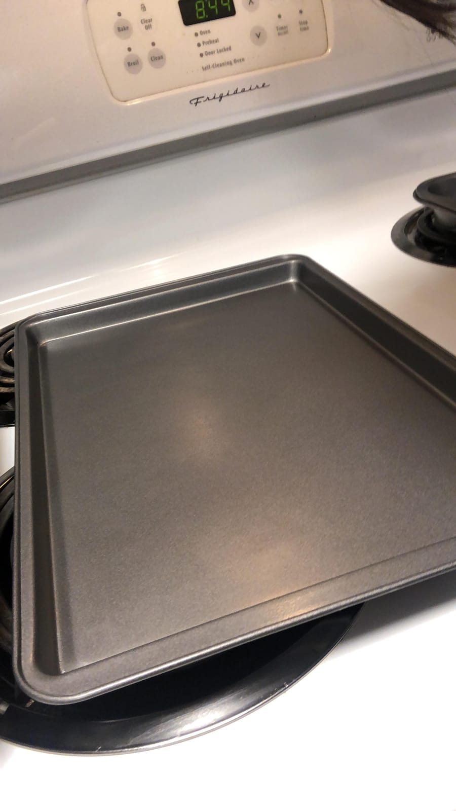 Amazon Basics 6 Piece Nonstick Carbon Steel Bakeware Set with Cake, Muffin, Cookie, and Loaf Pans, Easy Release, Oven Safe, 16.25 x 11.75 x 6.25 inches customer photo 1