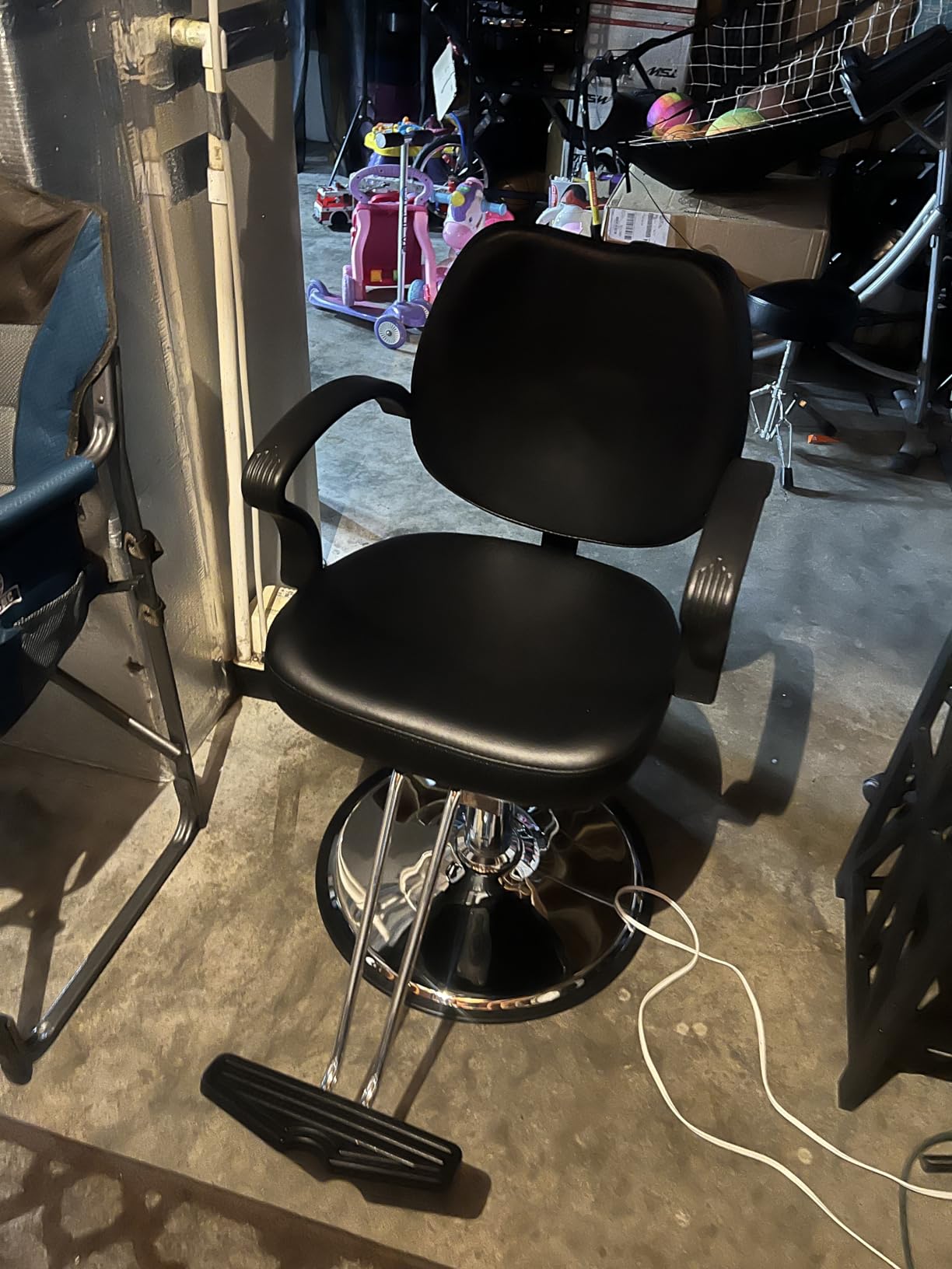 Hair Beauty Salon Equipment Black Hydraulic Barber Styling Chair customer photo 1
