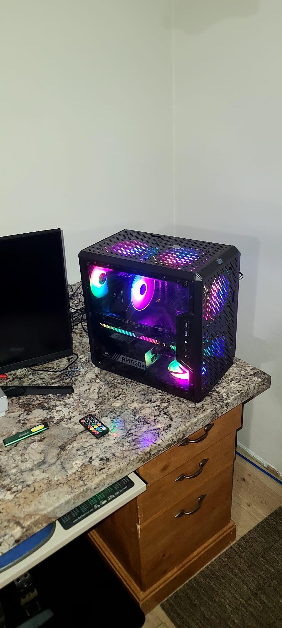 Cooler Master Q300L V1 Micro-ATX PC Case, High Airflow, Transparent Panel | 360mm Graphics Card Support, 240mm AIO Support, Micro-ATX Motherboard, Magnetic Dust Filters, Modular I/O Panel customer photo 2