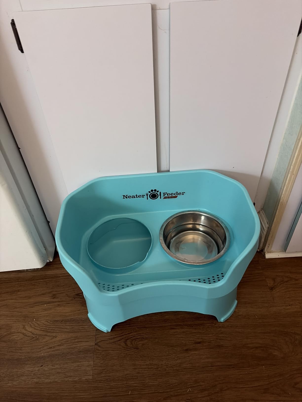 Neater Pet Brands Neater Feeder Deluxe Mess Proof Dog Bowls Elevated for Large Dogs Over 40 lbs, Made in USA, No Spill Raised Dog Food Bowl Stand Feeding Station, Food and Water Bowl Set, Black customer photo 1