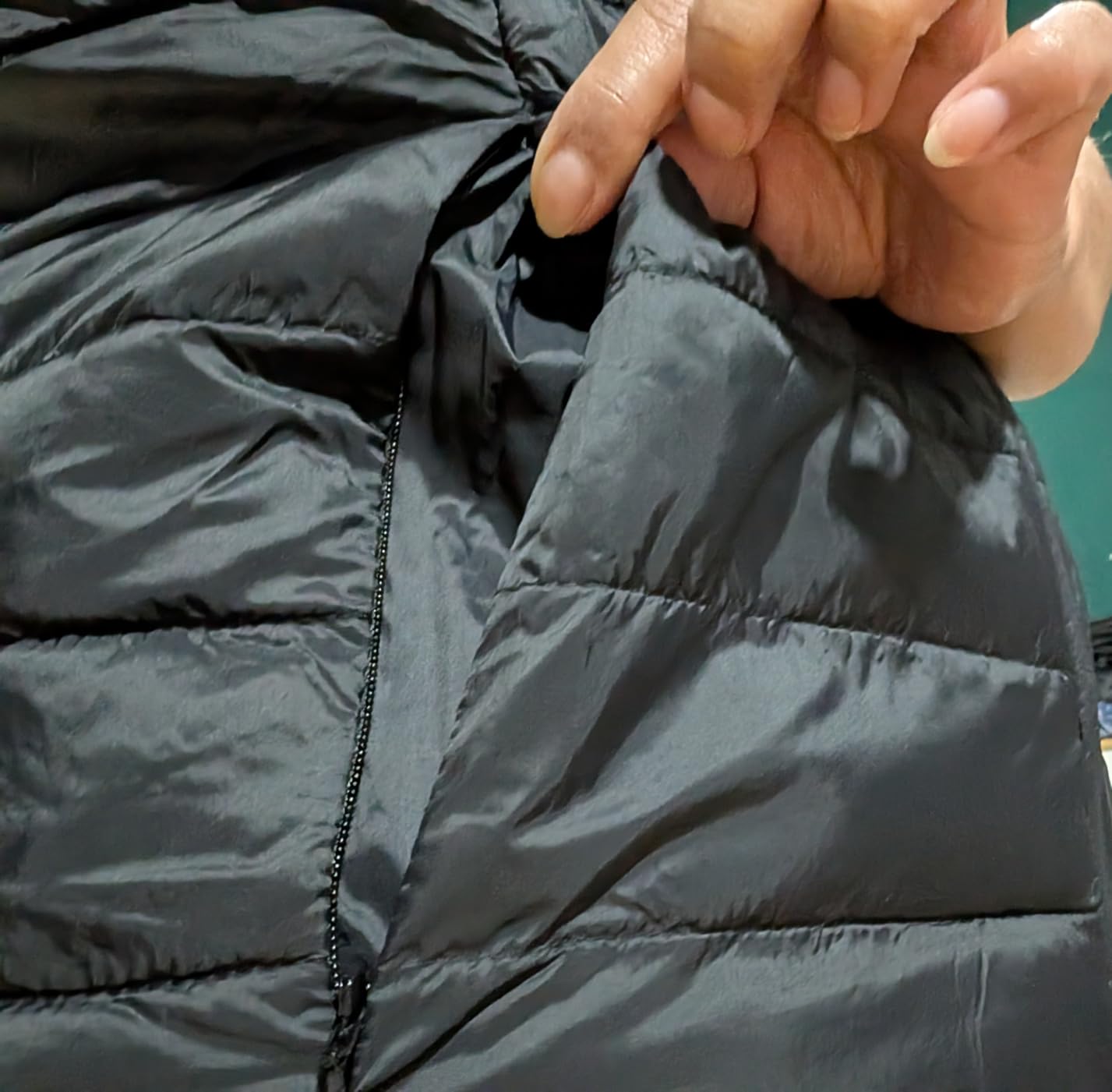 Amazon Essentials Women's Lightweight Water-Resistant Packable Puffer Vest customer photo 1