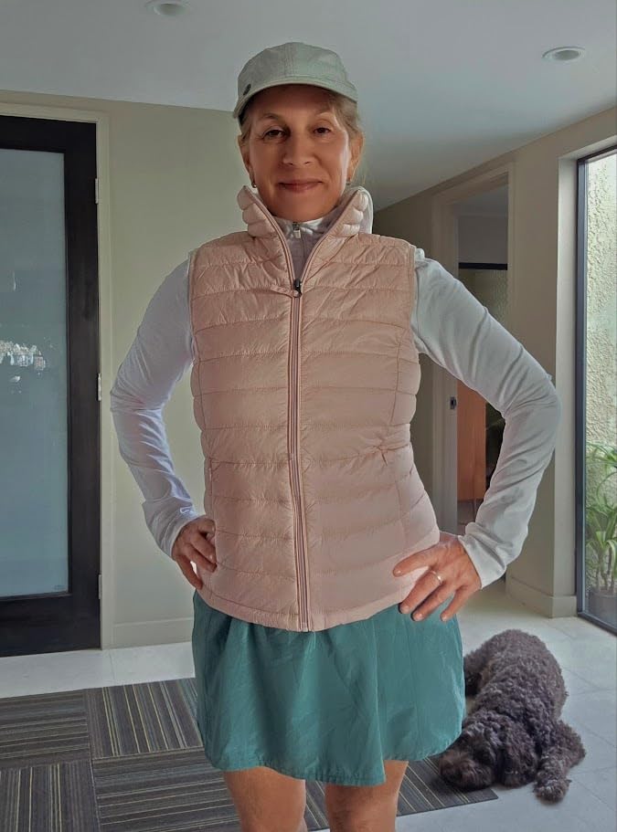Amazon Essentials Women's Lightweight Water-Resistant Packable Puffer Vest customer photo 2