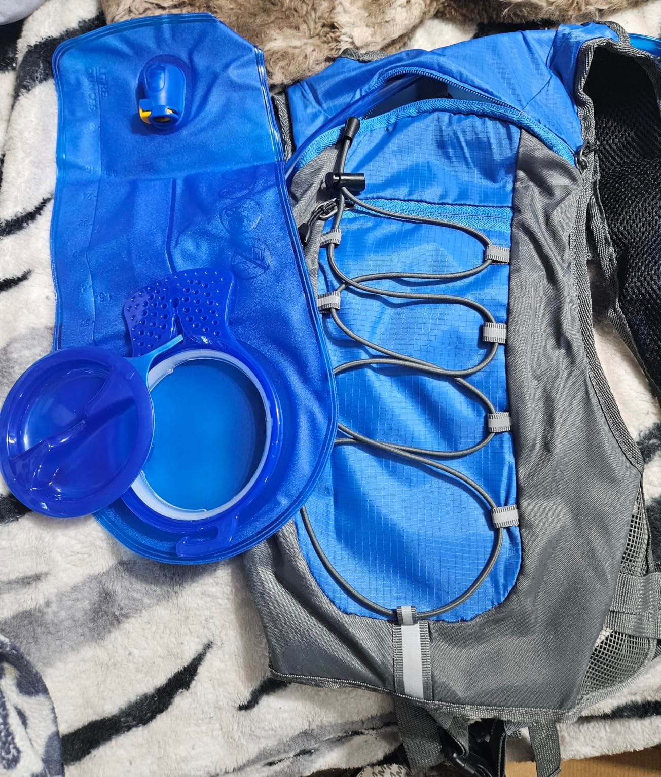 Unigear Hydration Pack Backpack with 2L Water Bladder for Hiking & Cycling customer photo 2