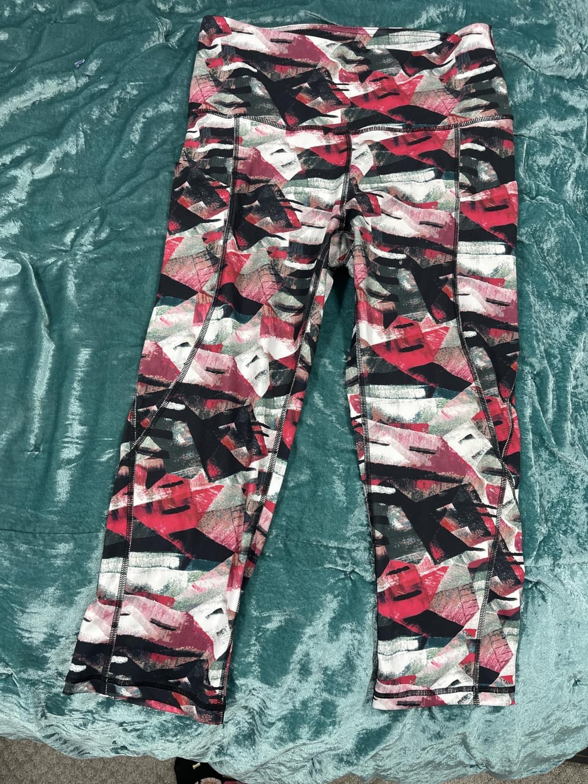 ODODOS Women's High Waisted Yoga Capris with Pockets, Tummy Control Non See Through Workout Athletic Running Capri Leggings customer photo 2