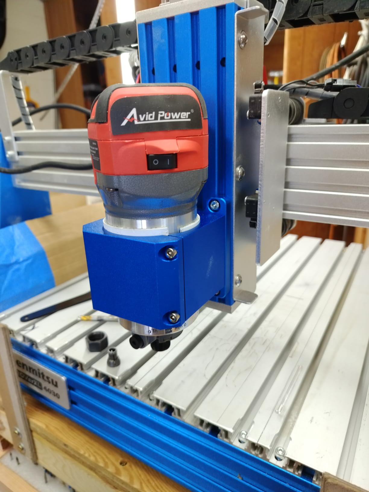 AVID POWER 6.5 Amp 1.25 HP Compact Router Tools for Woodworking, Fixed Base Wood Router with Trim Router Bits, 6 Variable Speeds, Edge Guide, Roller Guide, Dust Hood (Red, 65mm) customer photo 1