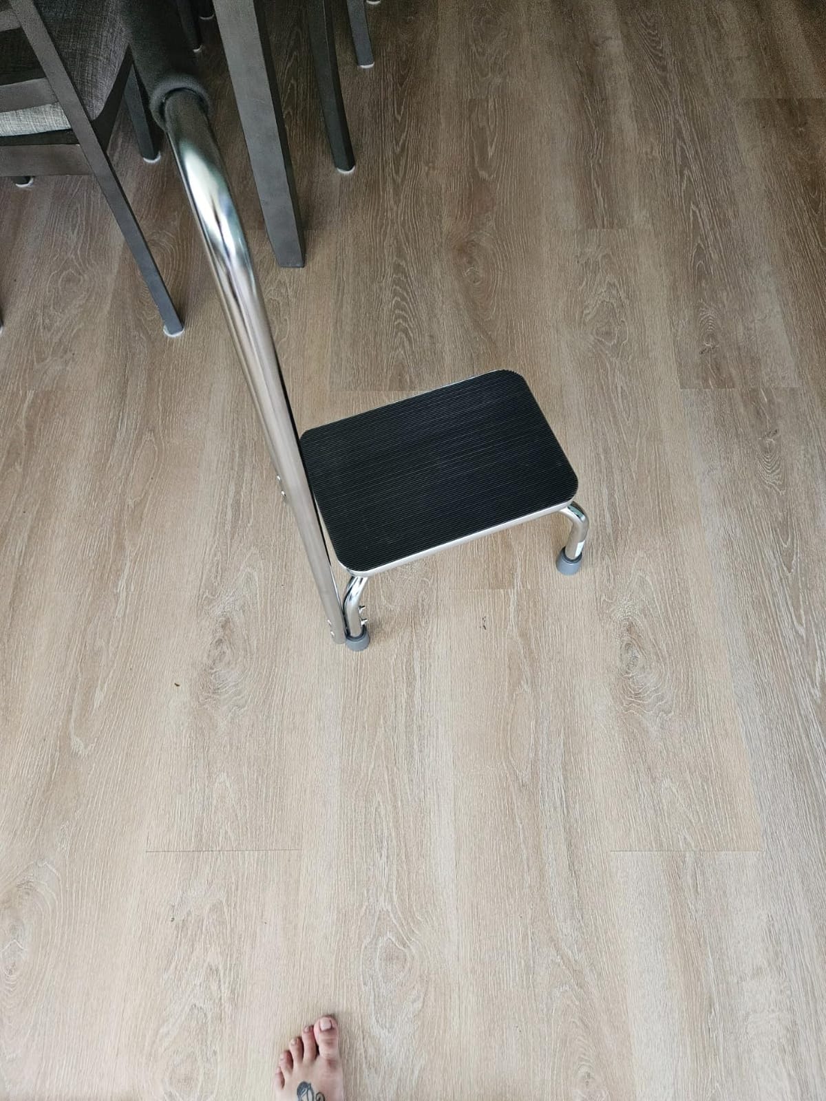 Vaunn Medical Foot Step Stool with Handle and Anti Skid Rubber Platform, Lightweight and Sturdy Stool for Children, Adults and Seniors, Chrome customer photo 1