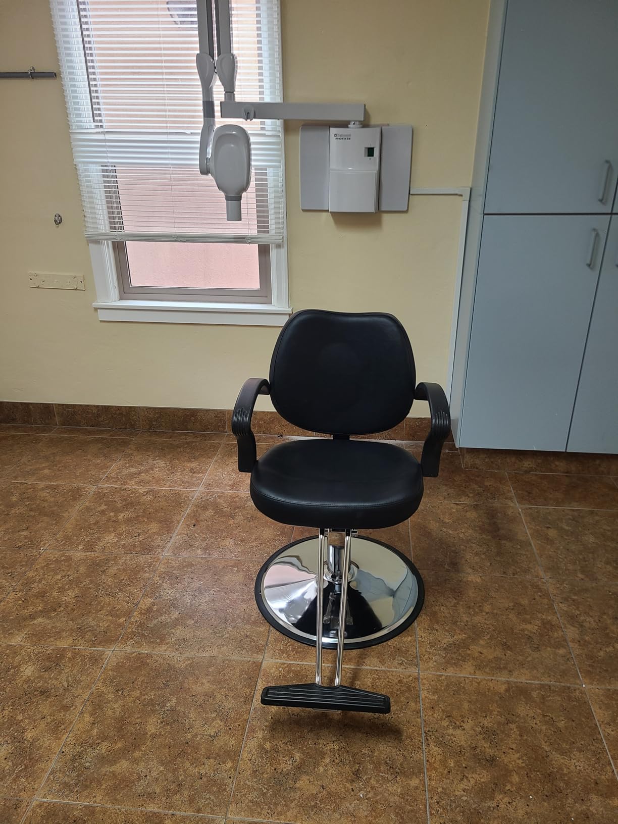 Classic Hydraulic Barber Chair Styling Chair Salon Beauty Spa Equipment … customer photo 2