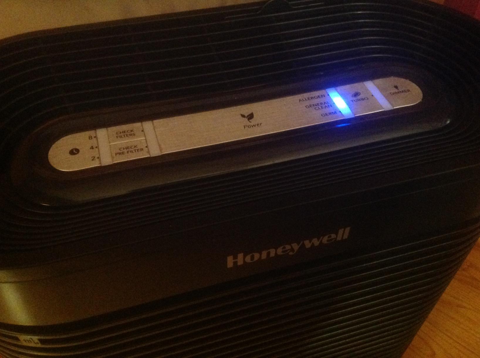 Honeywell AllergenPlus HEPA Air Purifier for Home, 2250 Ft² Rooms in 1 hour, Reduces Allergens, Dust, Pollen, Smoke, Pet Dander, Odors, White, HPA304 customer photo 1