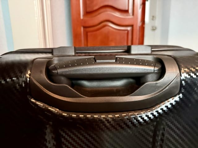 Amazon Basics 30-Inch Hardside Checked Spinner Luggage With TSA Lock, Lightweight Expandable Suitcase, Scratch-Resistant Surface, 8 Multi-directional Wheels, Black customer photo 2