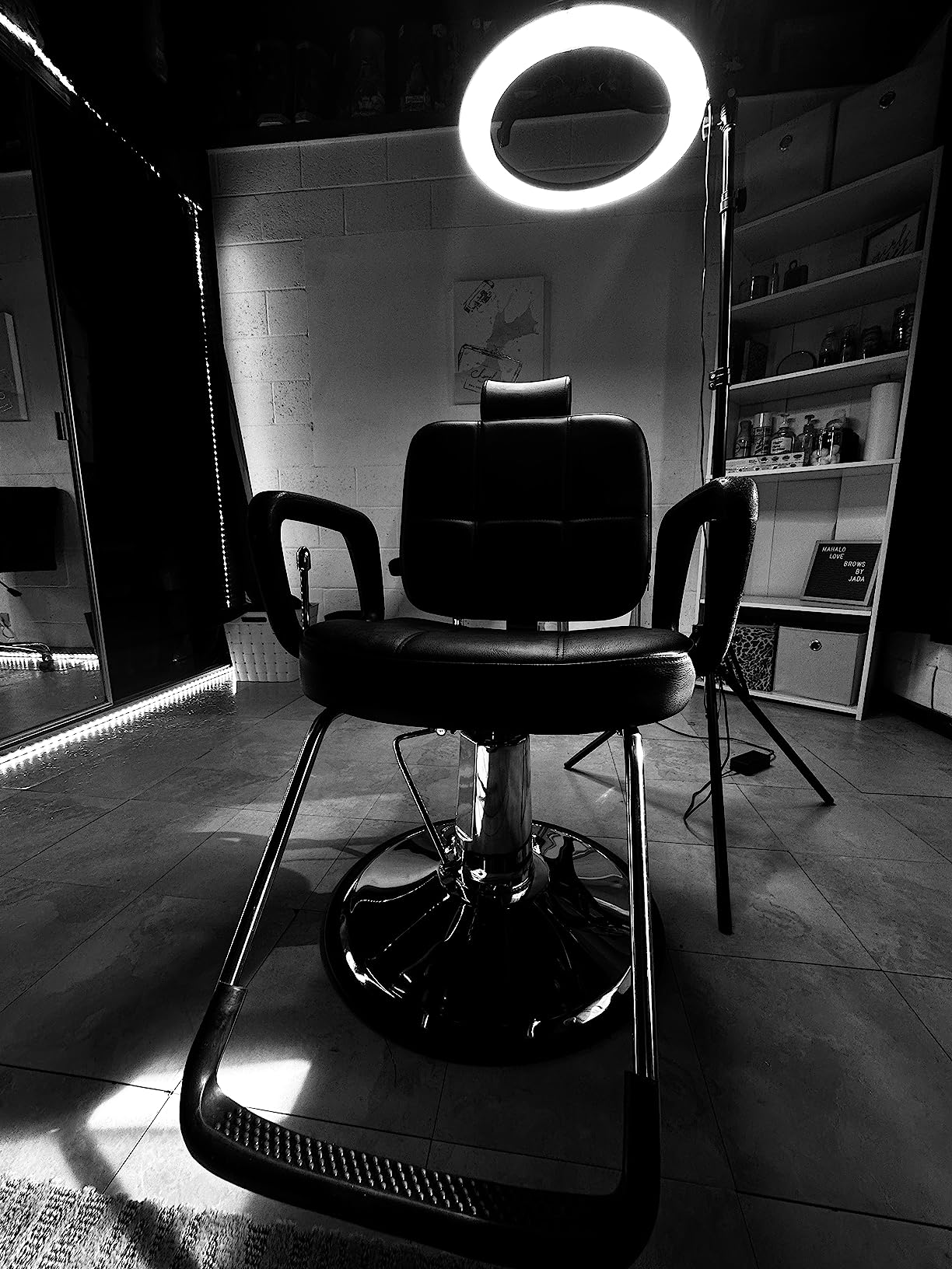 Hydraulic Reclining Barber Chair For Hair Stylist, Tattoo & Salon | Heavy Duty Hydraulic Chair With Reclining Backrest, Designed For Hair Styling, Tattoo & Professional Beauty Salon Services customer photo 1