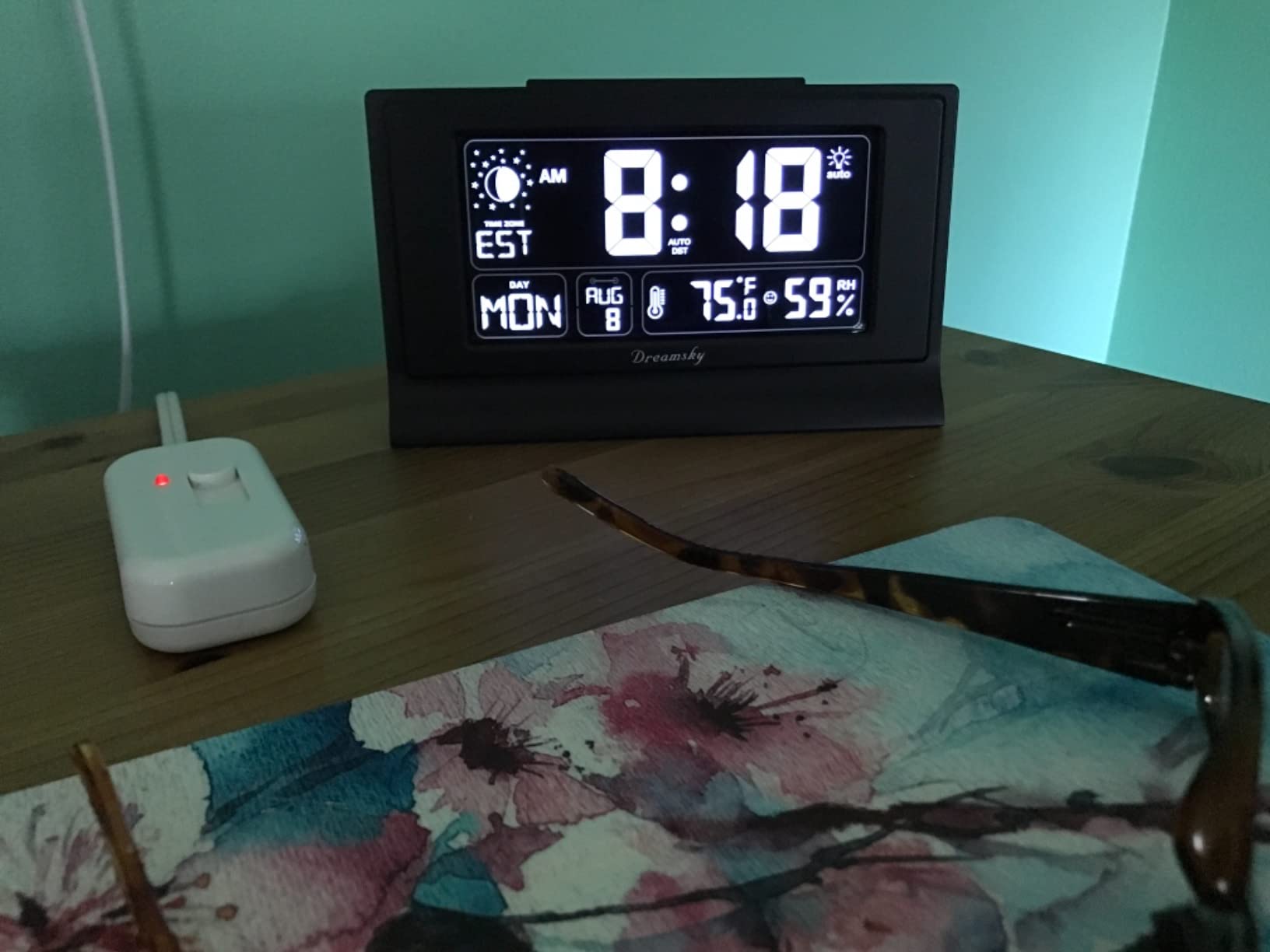 DreamSky Alarm Clocks for Bedrooms with Battery Backup, Auto Set customer photo 2