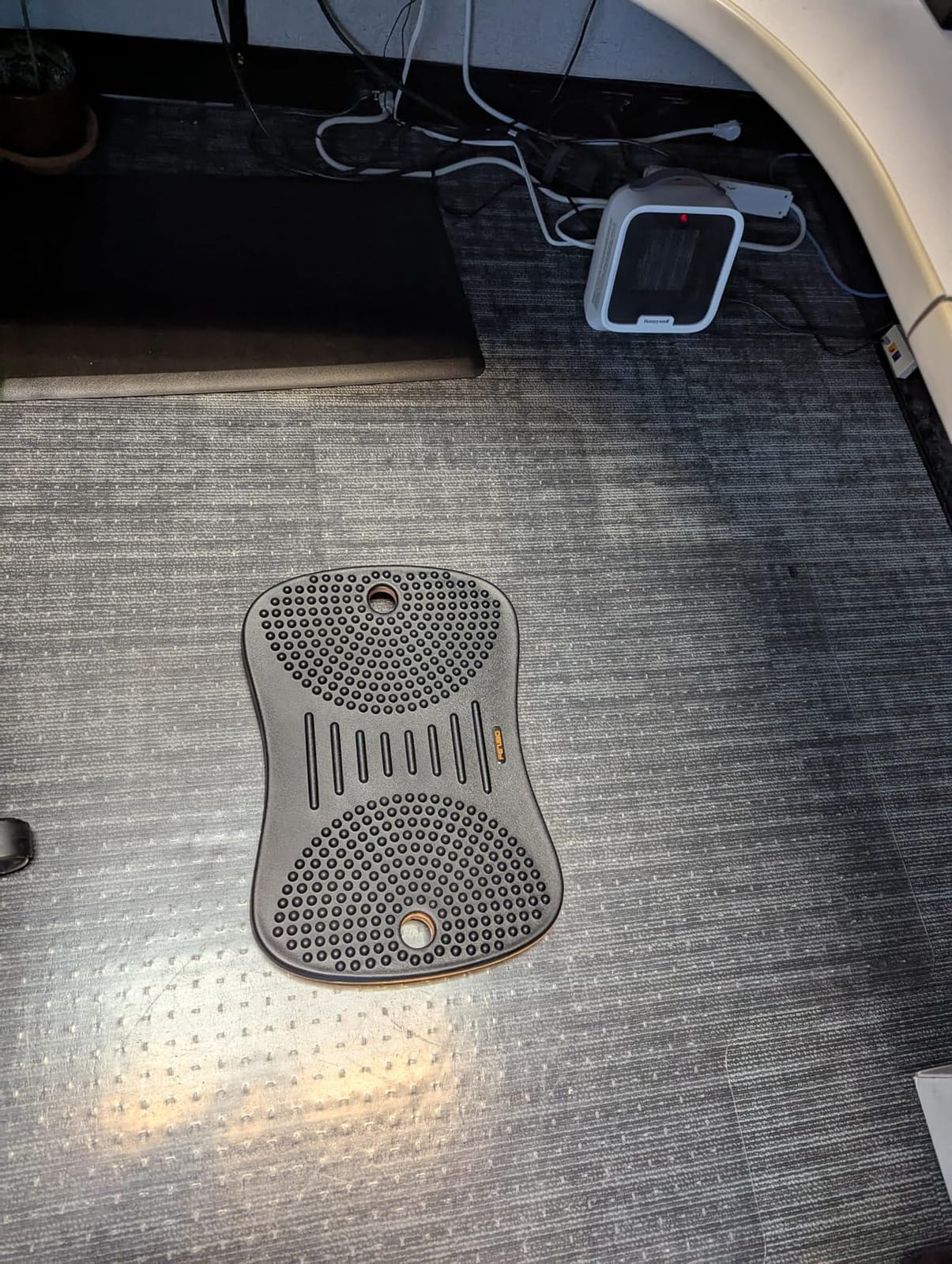 FEZIBO Standing Desk Mat Balance Board, Obsidian Black customer photo 2