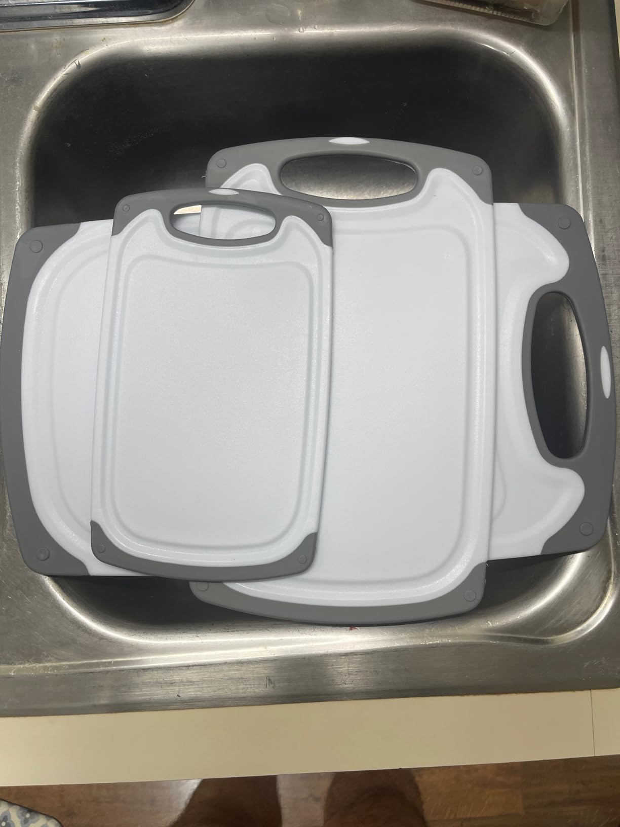 Freshware Cutting Boards for Kitchen, Chopping Board 3-Pack with Different Sizes, Juice Grooves and Non Slip Handles - Reversible, Large Cutting Board Set - Dishwasher Safe - Gray customer photo 2