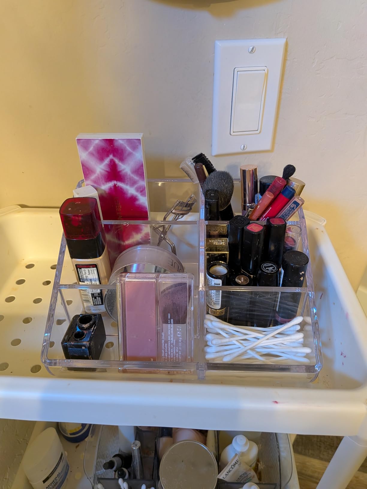 STORi Clear Plastic Vanity Makeup Organizer | 6-Compartment Holder for Brushes, Eyeshadow Palettes, & Beauty Supplies | Curved Front Design | Made in USA customer photo 1