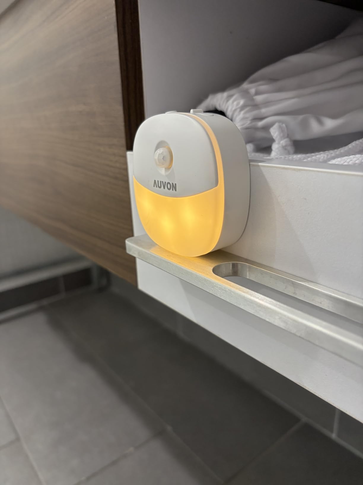 AUVON Magnetic Rechargeable Night Light, Motion & Dusk-Dawn Sensor, 2 Packs customer photo 1