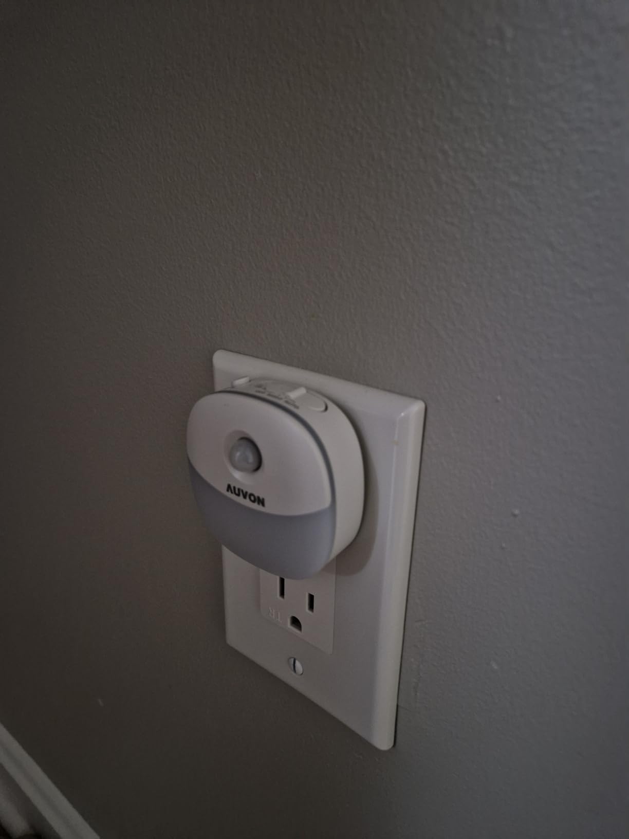 AUVON Plug-in Night Light, Motion Sensor and Dusk to Dawn Sensor, 4 Packs customer photo 2