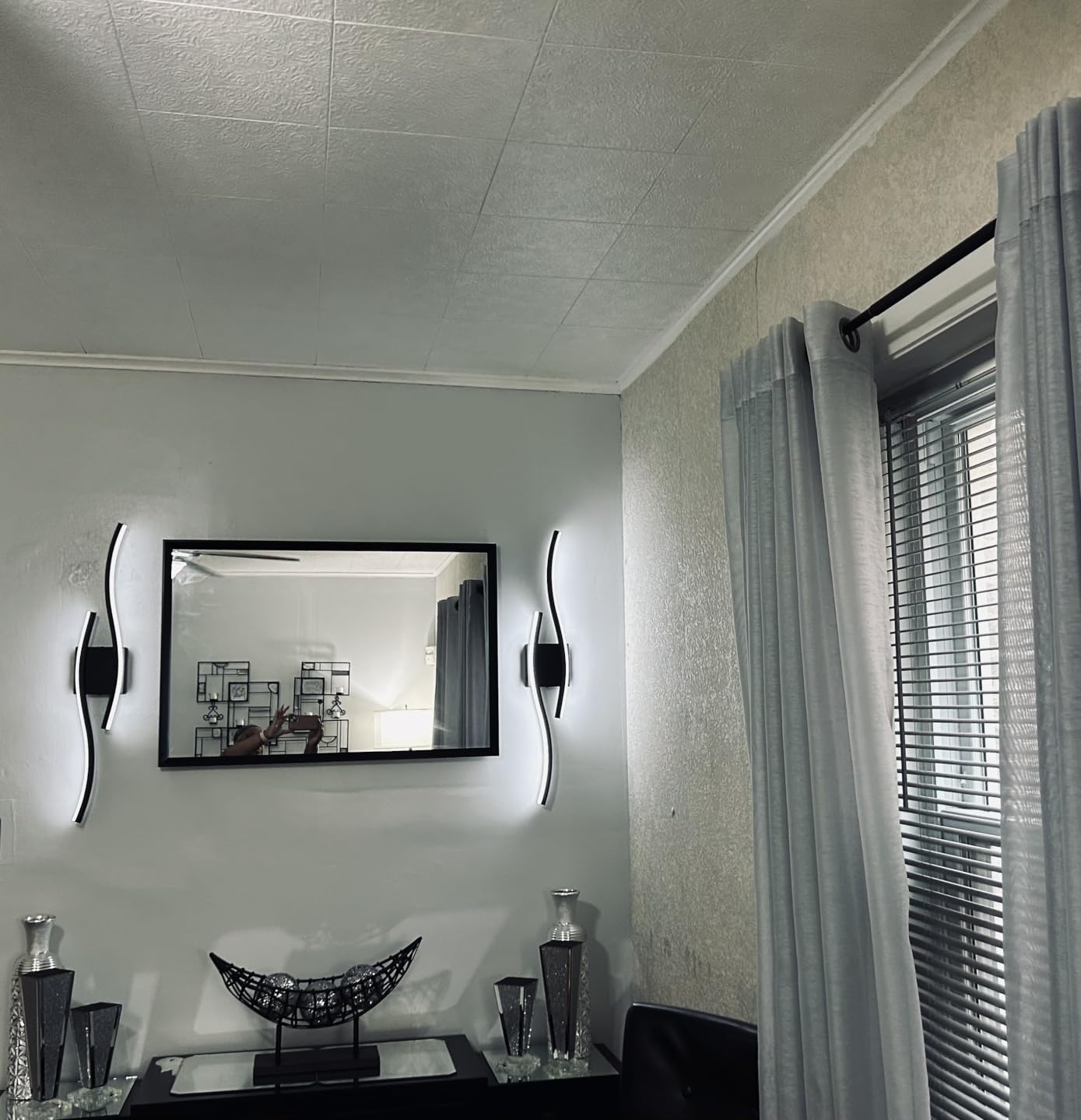 Amazon Basics Rectangular Wall Mount Mirror for Bedroom, Living Room, Entryway, Standard Trim, 16