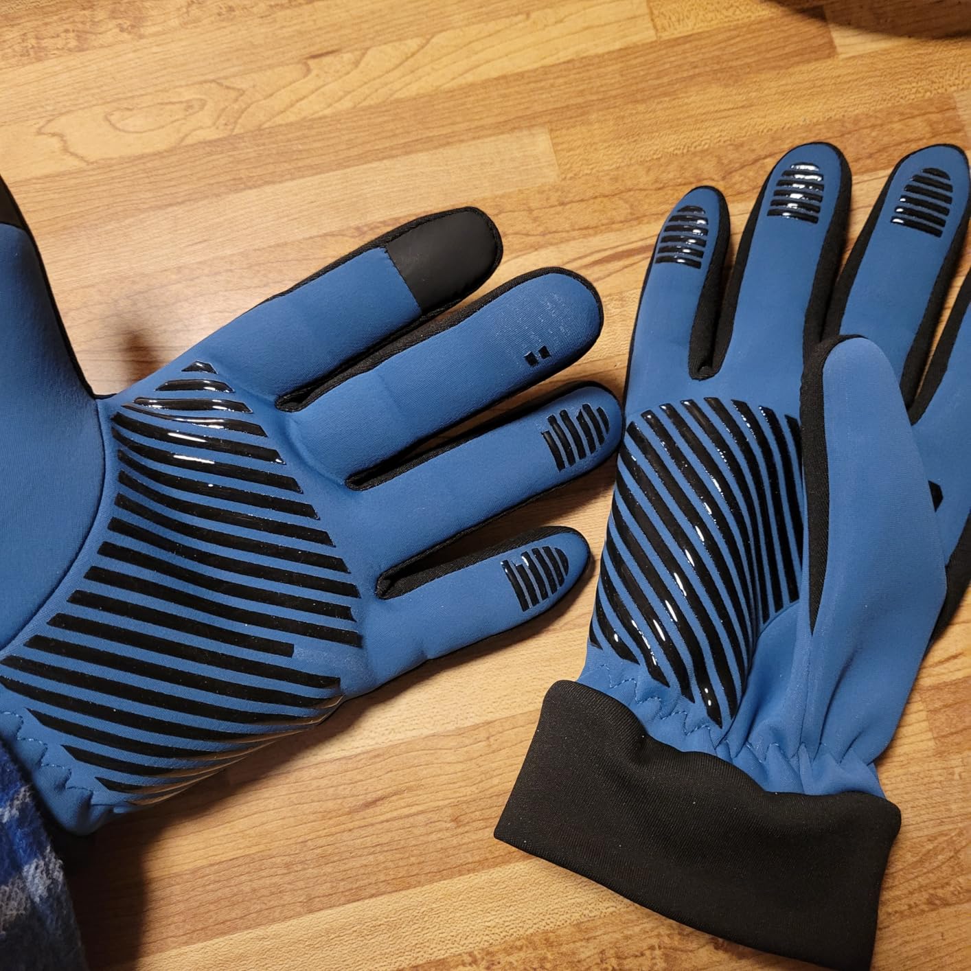 SIMARI Winter Gloves for Women Men - Cold Weather Thermal Touch Screen Ski Snow Glove Liners, Non-Slip Palm & Warm Fleece Lined, for Running Cycling Driving Hiking Walking Sports Outdoor Texting Work customer photo 2