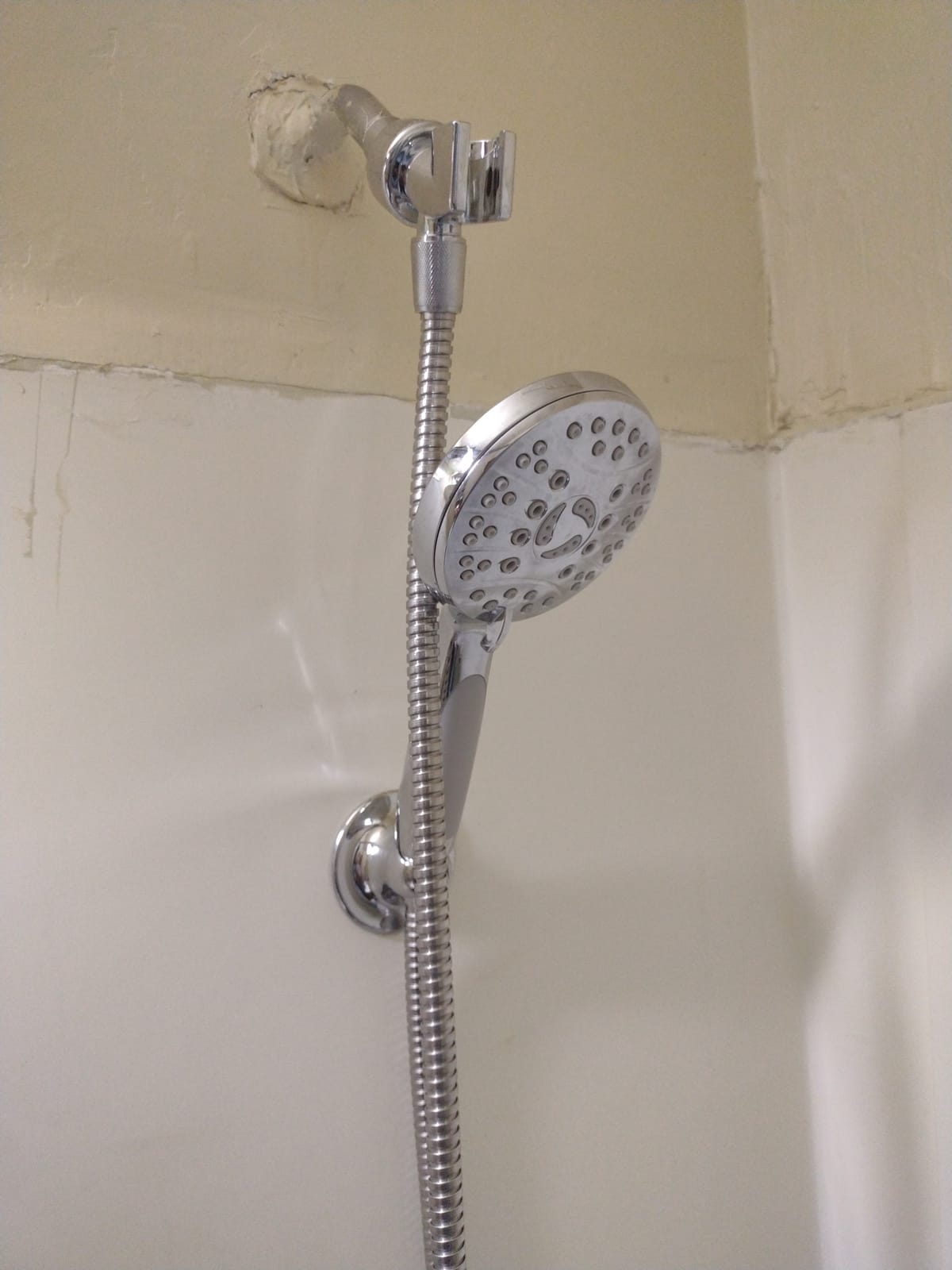 High Pressure 6-setting Luxury Handheld Shower Head – Extra Long 6 Foot Stainless Steel Hose – Anti Clog Jets – Anti Slip Grip – All Chrome Finish – Top US Brand – Includes Extra Wall Bracket customer photo 1