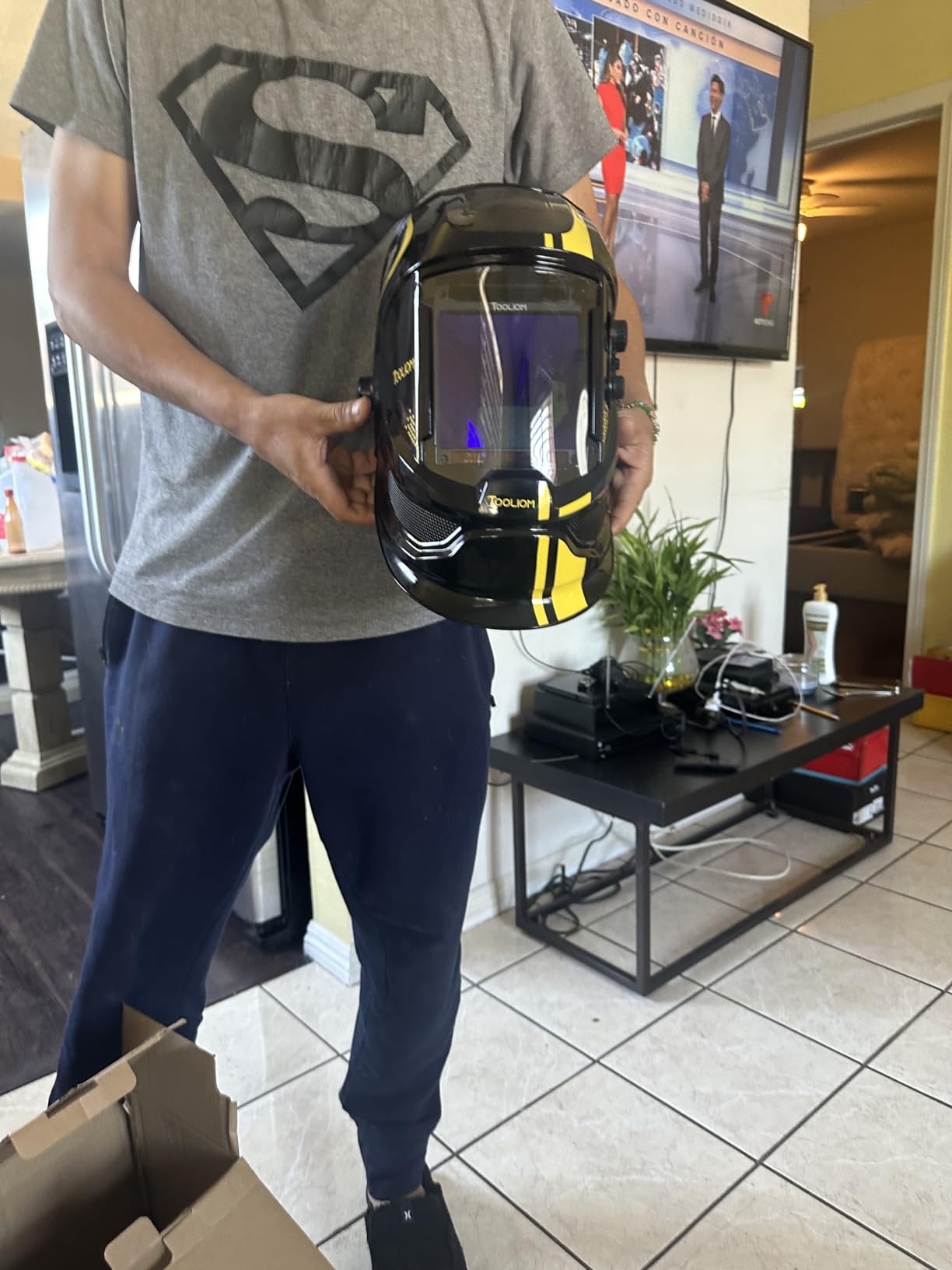 TOOLIOM True Color Auto Darkening Welding Helmet with Large View | True color 1/1/1/1 clarity, 3.94
