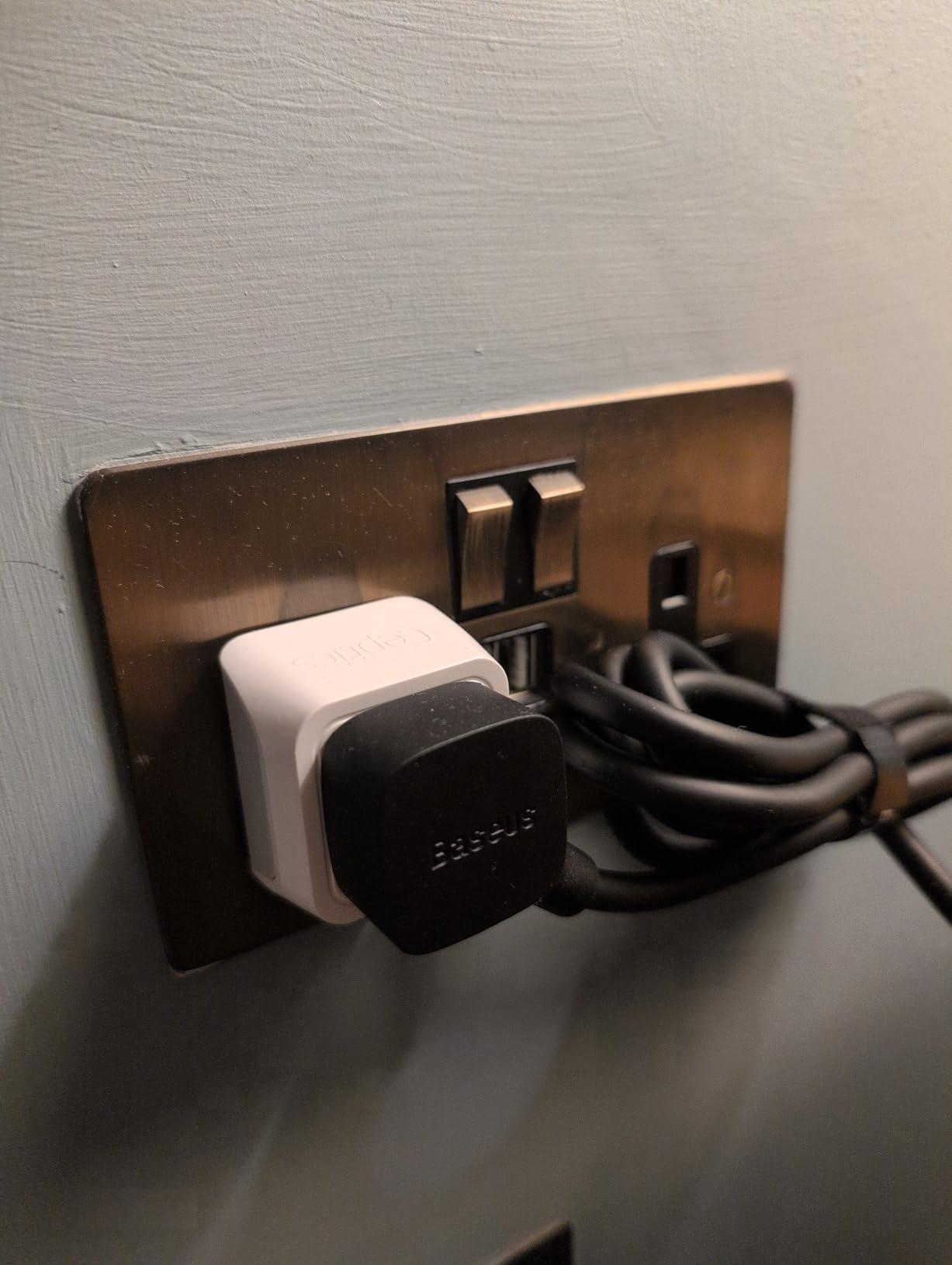 Ceptics 45W Universal Travel Adapter w/ 3 USB-A, 2 USB-C & Universal Input customer photo 1