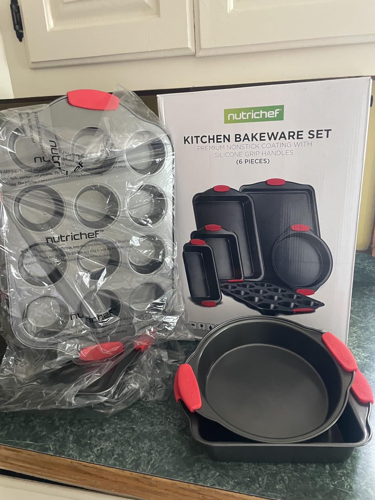 NutriChef 10-Piece Nonstick Kitchen Oven Baking Pans - Premium & Stylish Non-Stick Carbon Steel - Commercial Grade Restaurant Quality Metal Bakeware with Silicone Handles - Easy to Clean, NCSBS10S customer photo 1