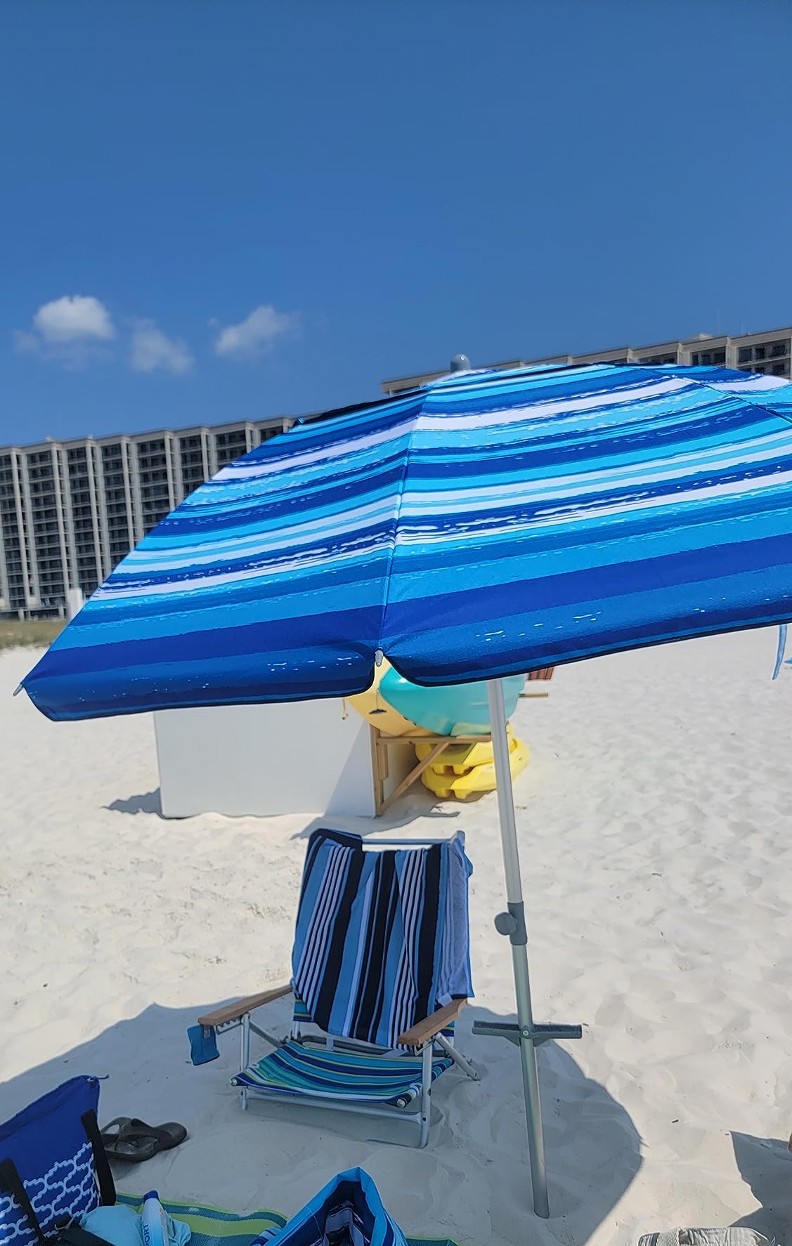 Blissun 7.2' Beach Umbrella with Sand Anchor, Outdoor Portable Beach Umbrella for Sand with Tilt Pole, Carry Bag, Air Vent customer photo 1