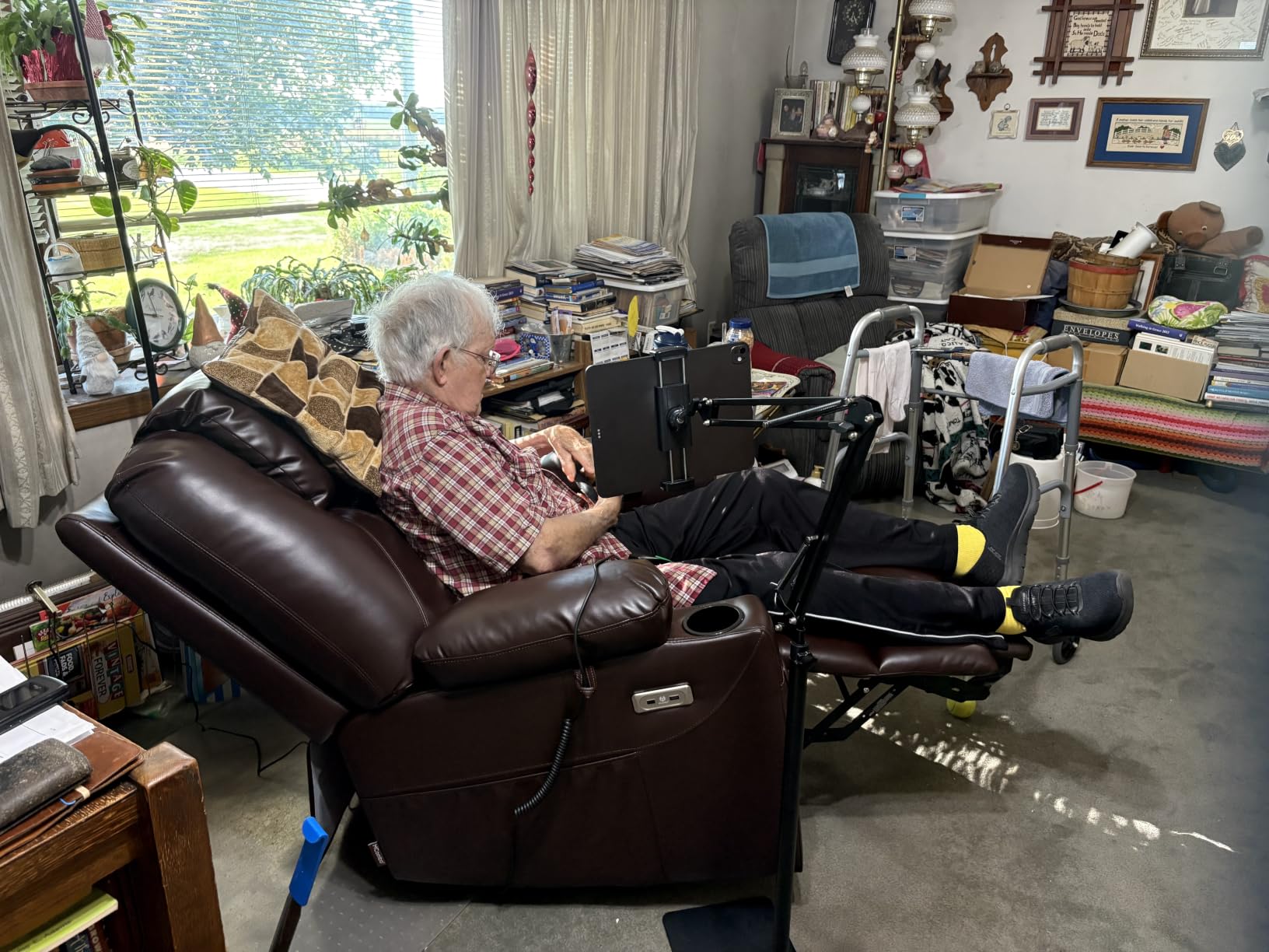 MCombo Large Power Lift Recliner Chair with Massage and Heat for Tall Elderly People, 3 Positions, Cup Holders, and USB Ports, Faux Leather 7516 (Large, Black) customer photo 2
