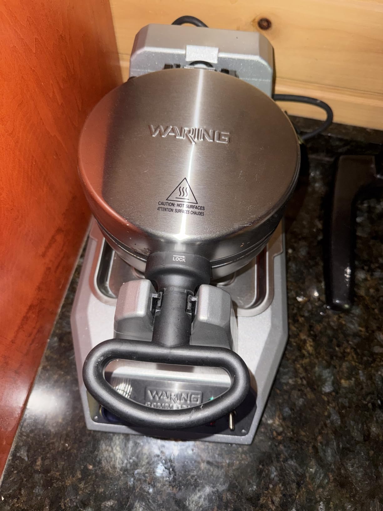 Waring Belgian Waffle Maker with Rotary Feature & 25 Waffles per Hour customer photo 2