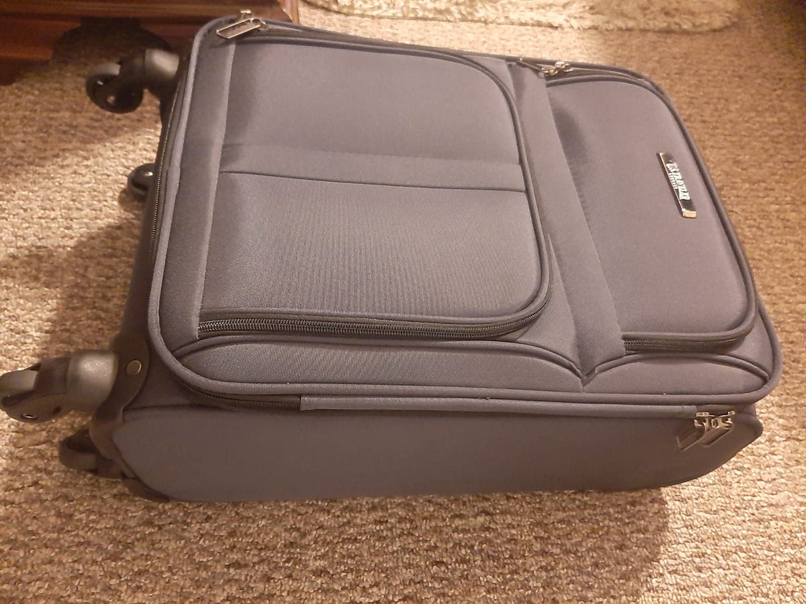 U.S. Traveler Anzio Softside Expandable Luggage with Spinner Wheels, Burgundy, 26-Inch Medium customer photo 1