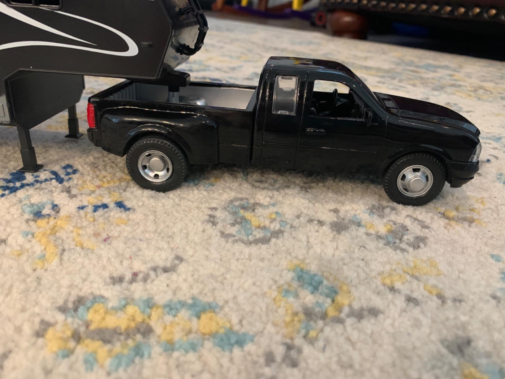 New Ray Toys NewRay Replica Dodge Ram Dually Truck with Toy Hauler and Polaris UTV Set, Detailed Die-Cast Toy Vehicle, Collectible Playset customer photo 2