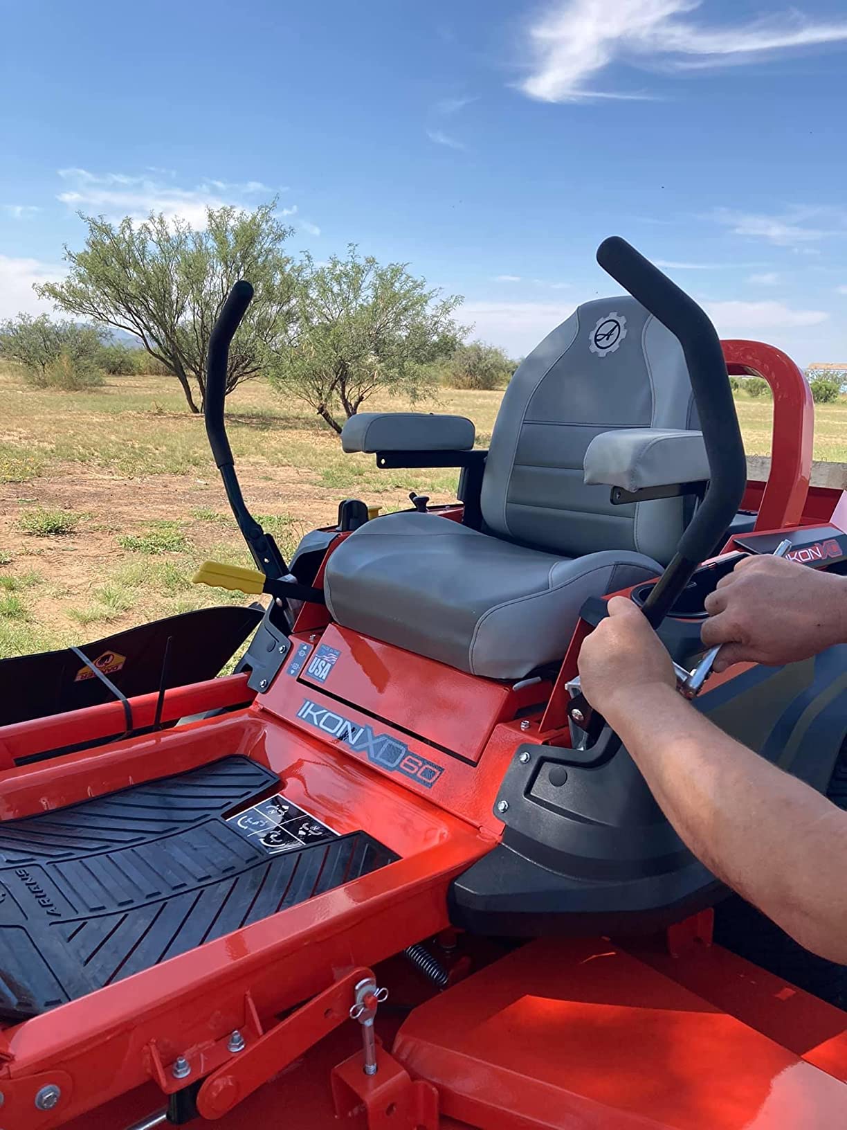 Ariens Ikon XD Zero Turn Radius Tractor, 23-HP FR691 Kawasaki Engine, 60-in. Deck - Quantity 1 customer photo 1