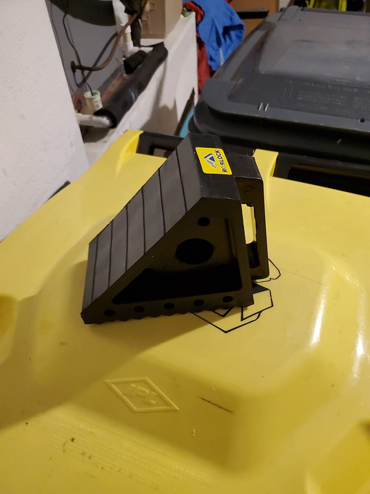 ROBLOCK Solid Rubber Wheel Chocks Heavy Duty Trailer Chock, G.V.W. Up to 4T, 2 Pack Black, 8.6
