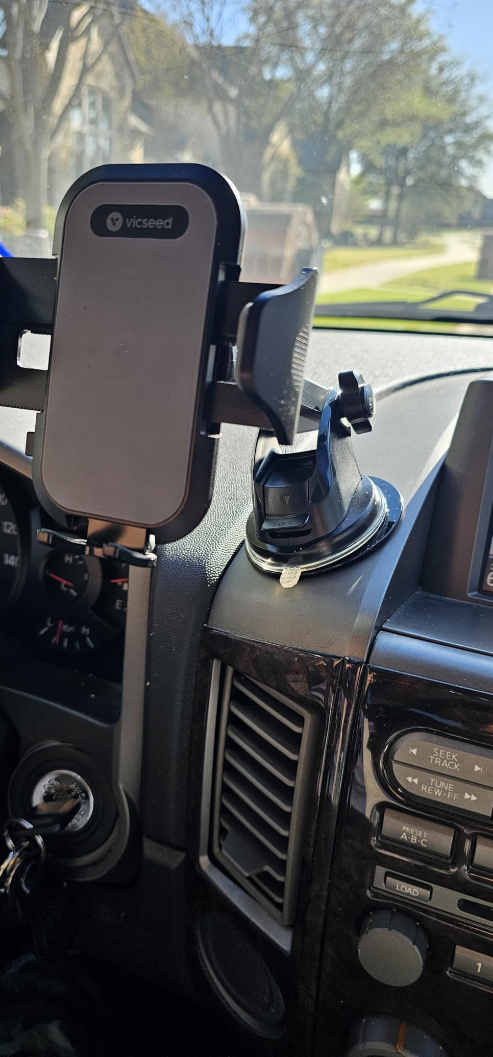 VICSEED 2026 Upgraded [86LBS Ultra-Powerful Suction] Car Phone Holder Mount customer photo 1