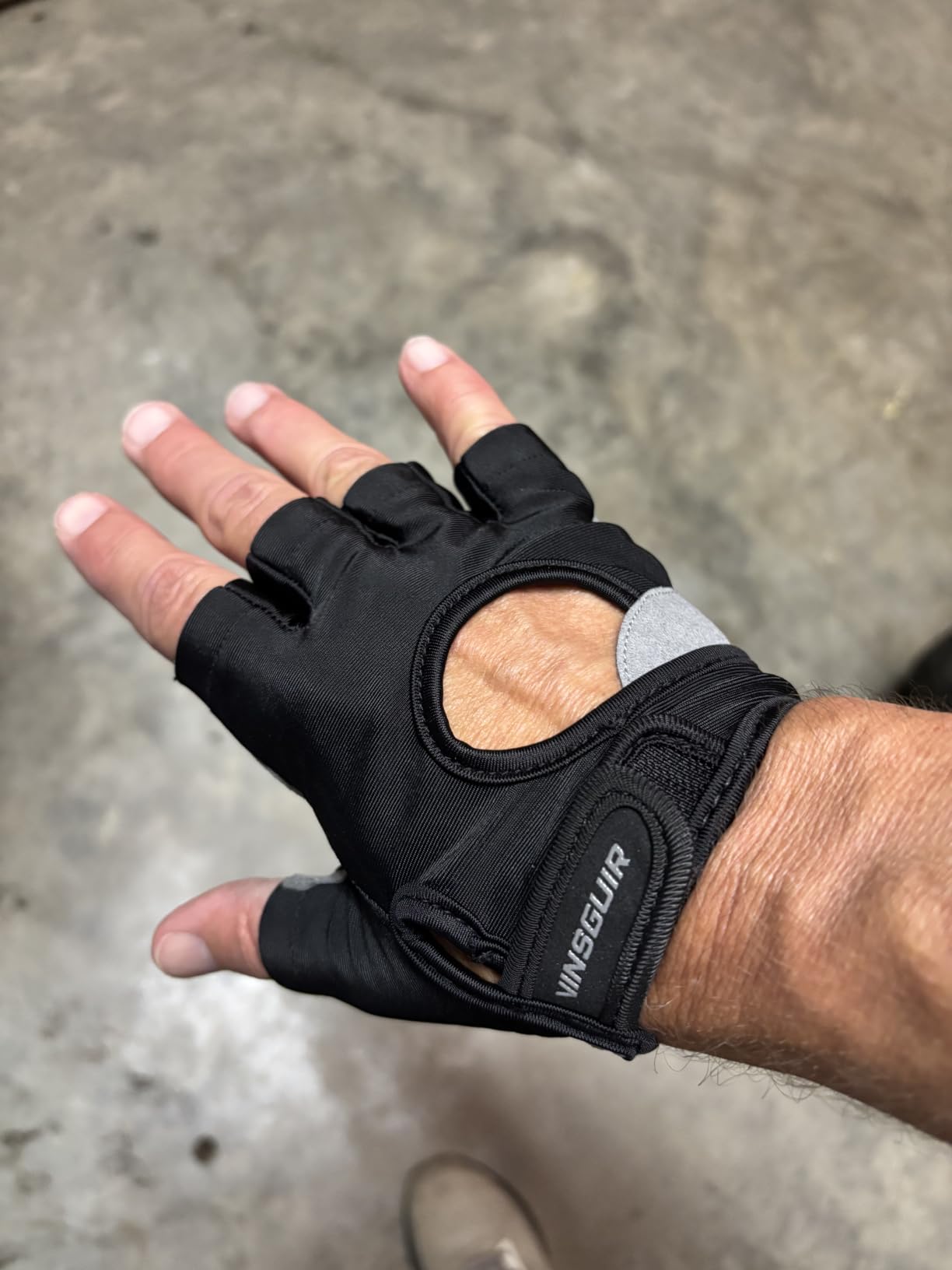 VINSGUIR Gym Gloves for Men and Women, Workout Gloves with Enhanced Grip customer photo 2