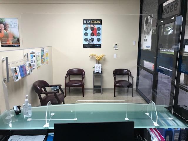 SignHero Sneeze Guard | Large, Sturdy ¼” Acrylic Plexiglass Shield | USA-Made, 30 Second Setup | Plexiglass Barrier for Counter, Reception, School, Office (Multiple Sizes) customer photo 1
