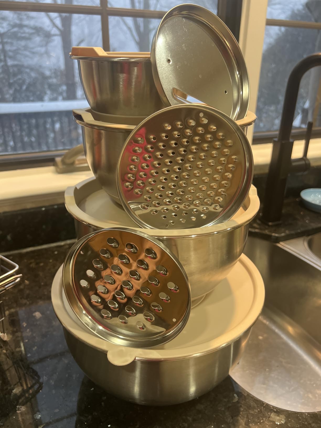 Wildone Mixing Bowls with Airtight Lids Set, 5PCS Stainless Steel Nesting Bowls with Grater Attachments & Non-Slip Bottoms, Size 5, 3, 2, 1.5, 0.63 QT, Great for Mixing & Serving, Khaki customer photo 2