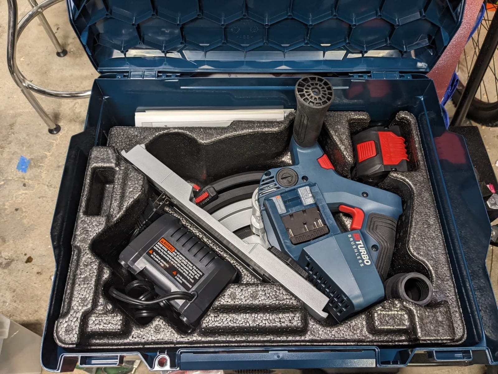 BOSCH GKT18V-20GCL14 PROFACTOR™ 18V Connected-Ready 5-1/2 In. Track Saw Kit with (1) CORE18V® 8 Ah High Power Battery customer photo 2