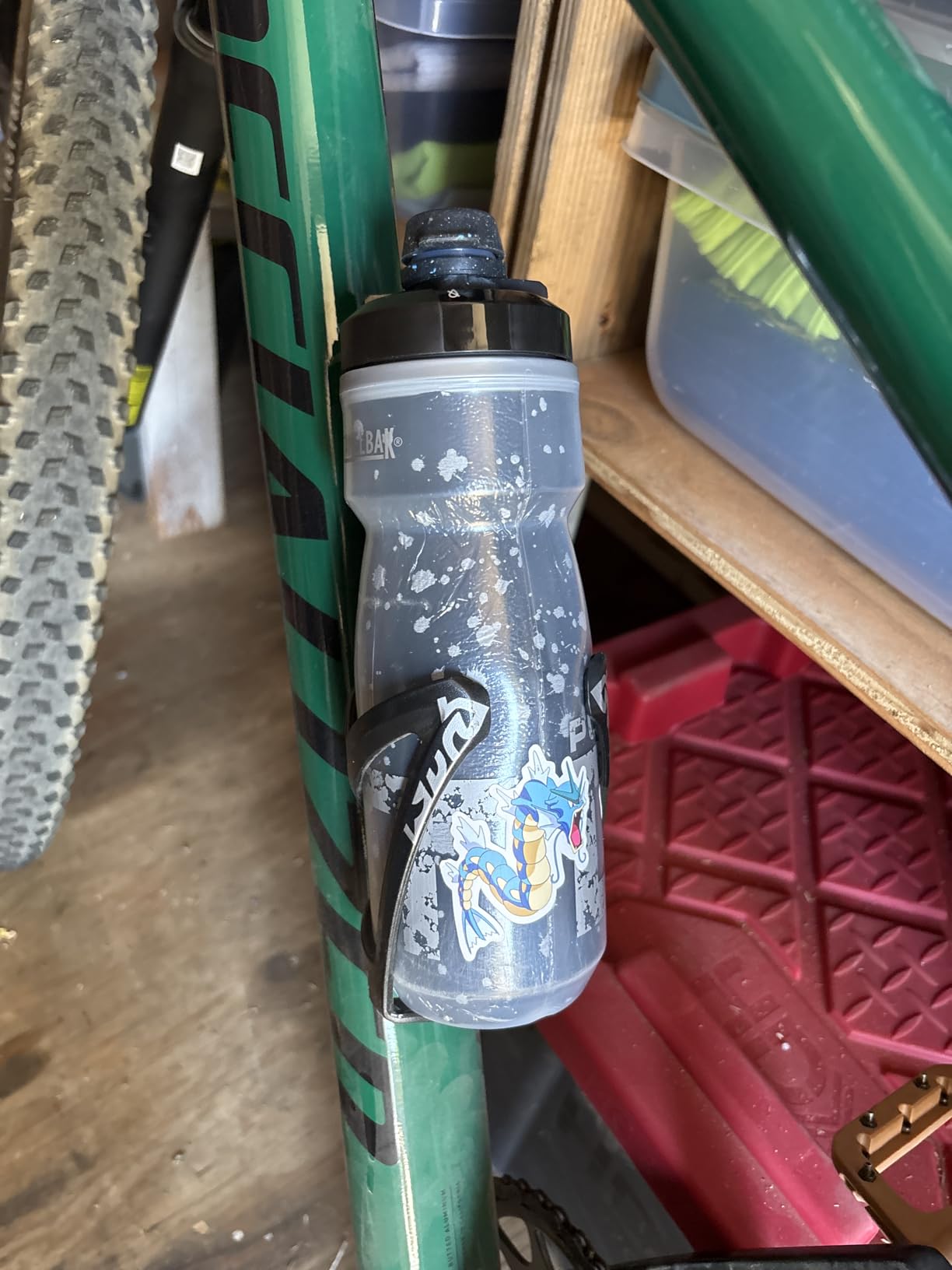 CamelBak Podium Dirt Series Chill Insulated Mountain Bike Water Bottle, Mud Protected Nozzle with Cold Retention, 21oz, White customer photo 1